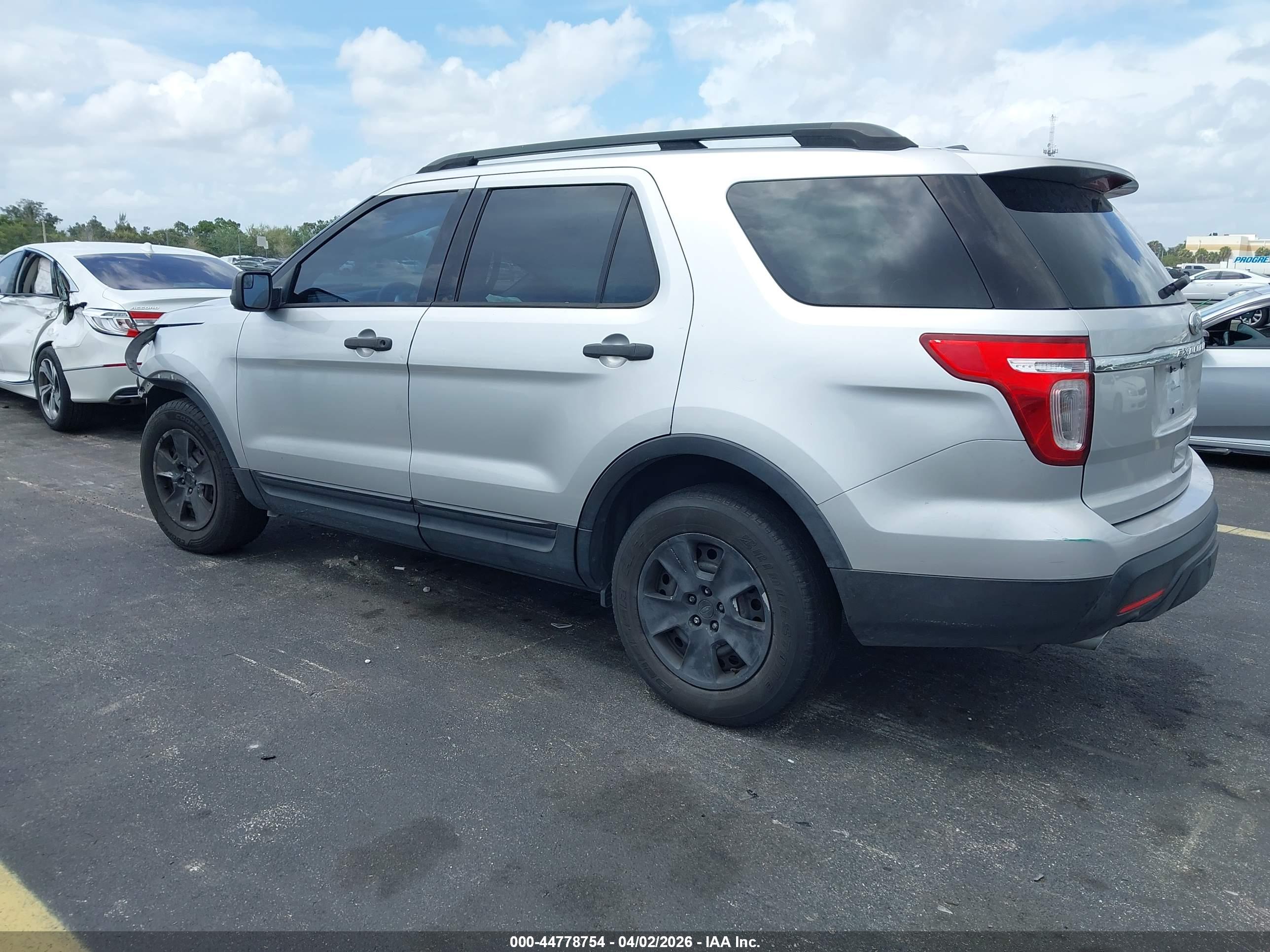 FORD EXPLORER image 3