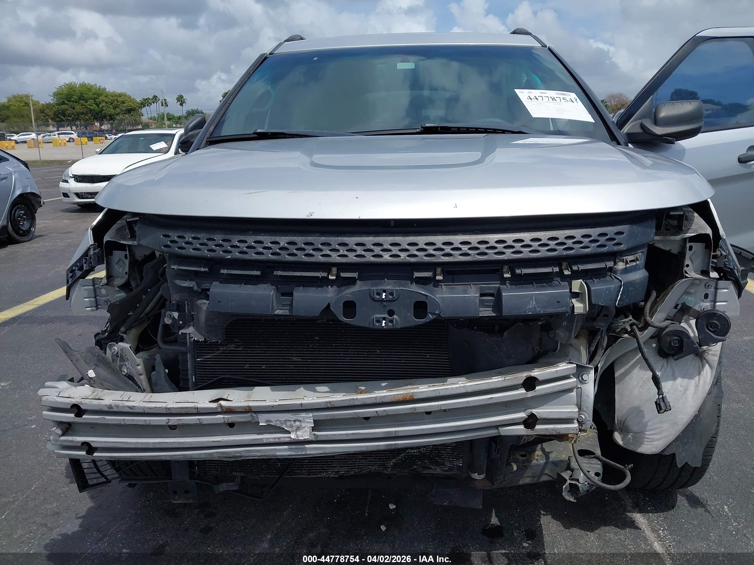 FORD EXPLORER image 6