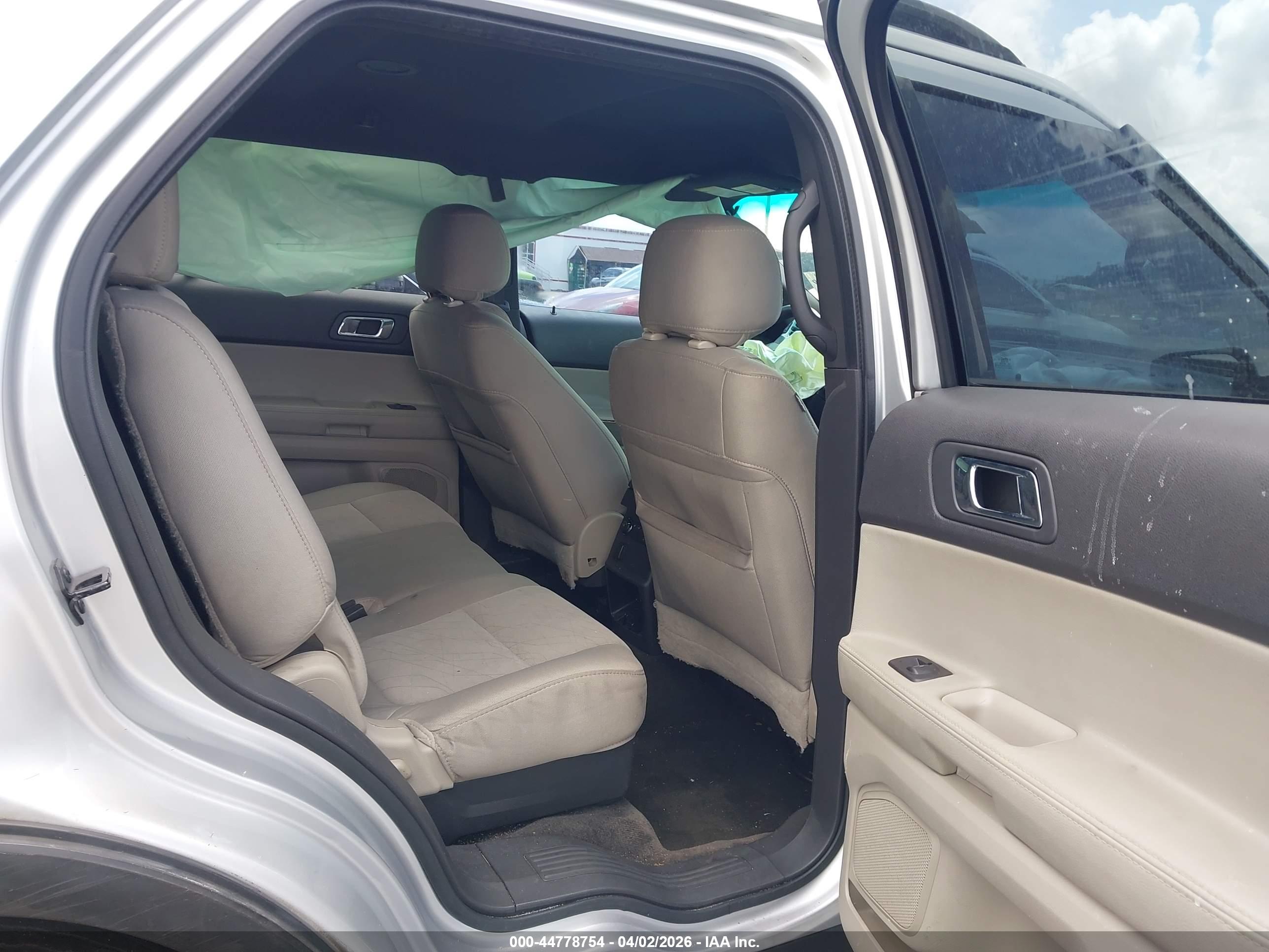 FORD EXPLORER image 8