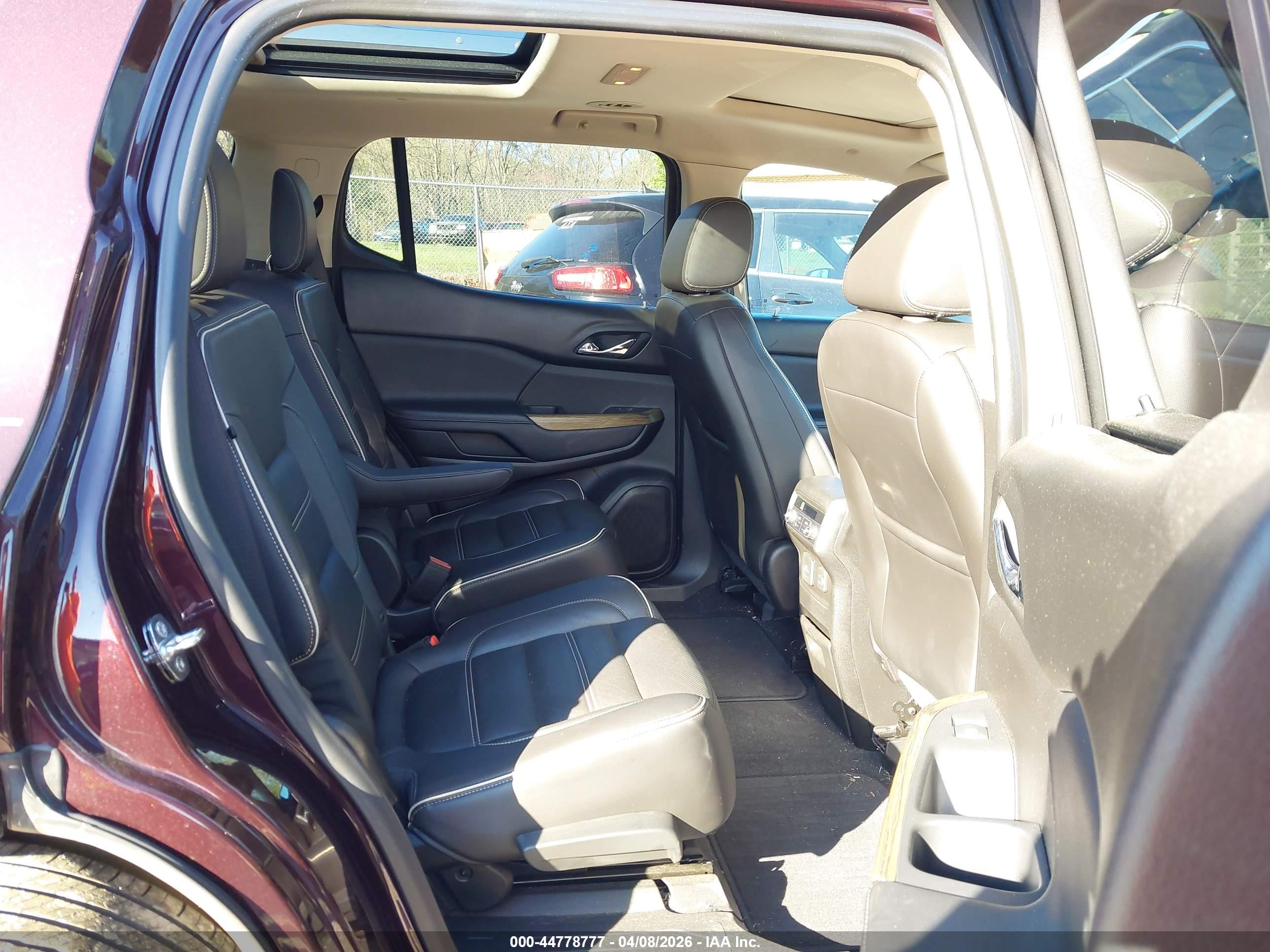 GMC ACADIA image 8