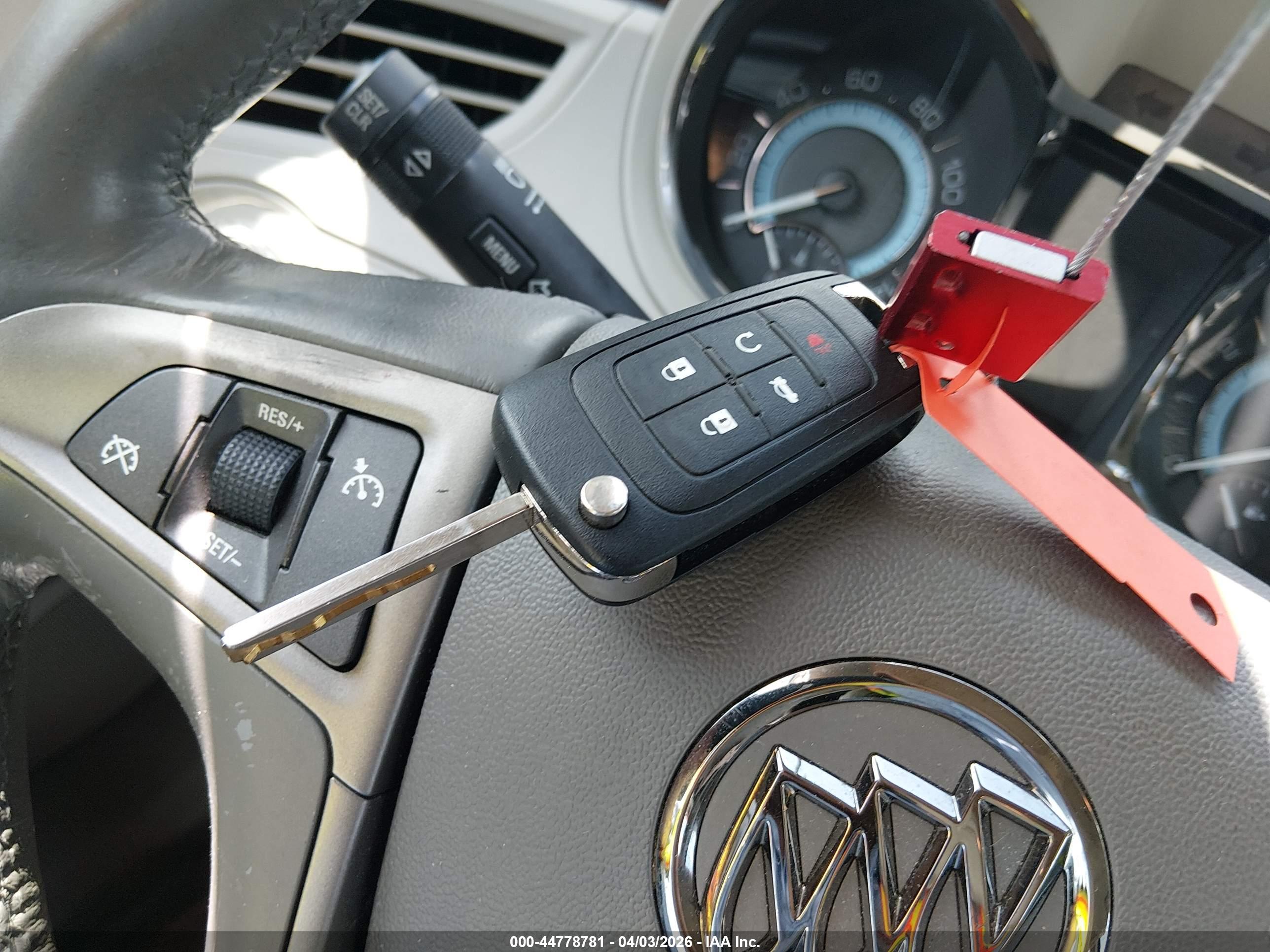 BUICK LACROSSE image 11