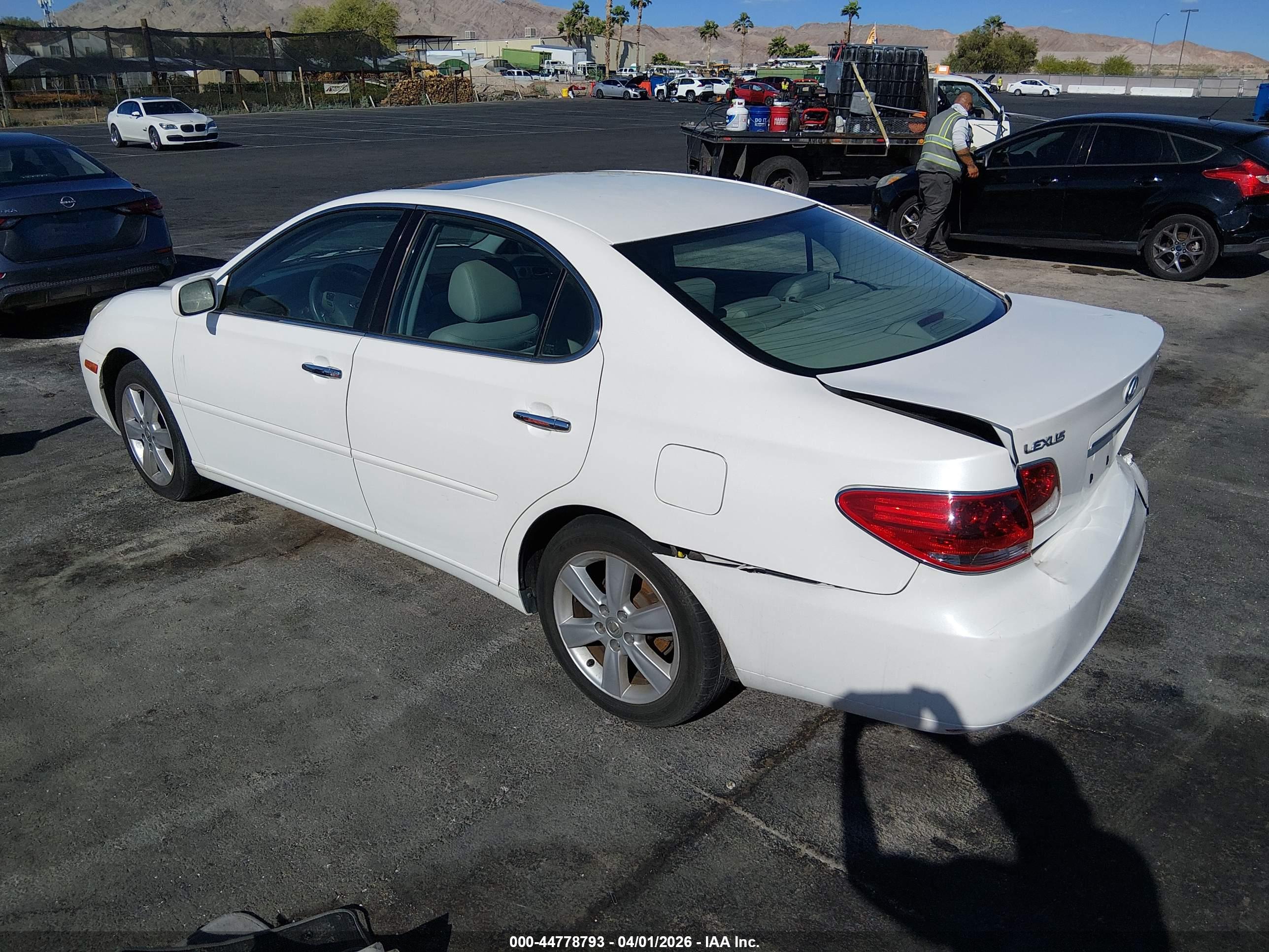 LEXUS ES image 3