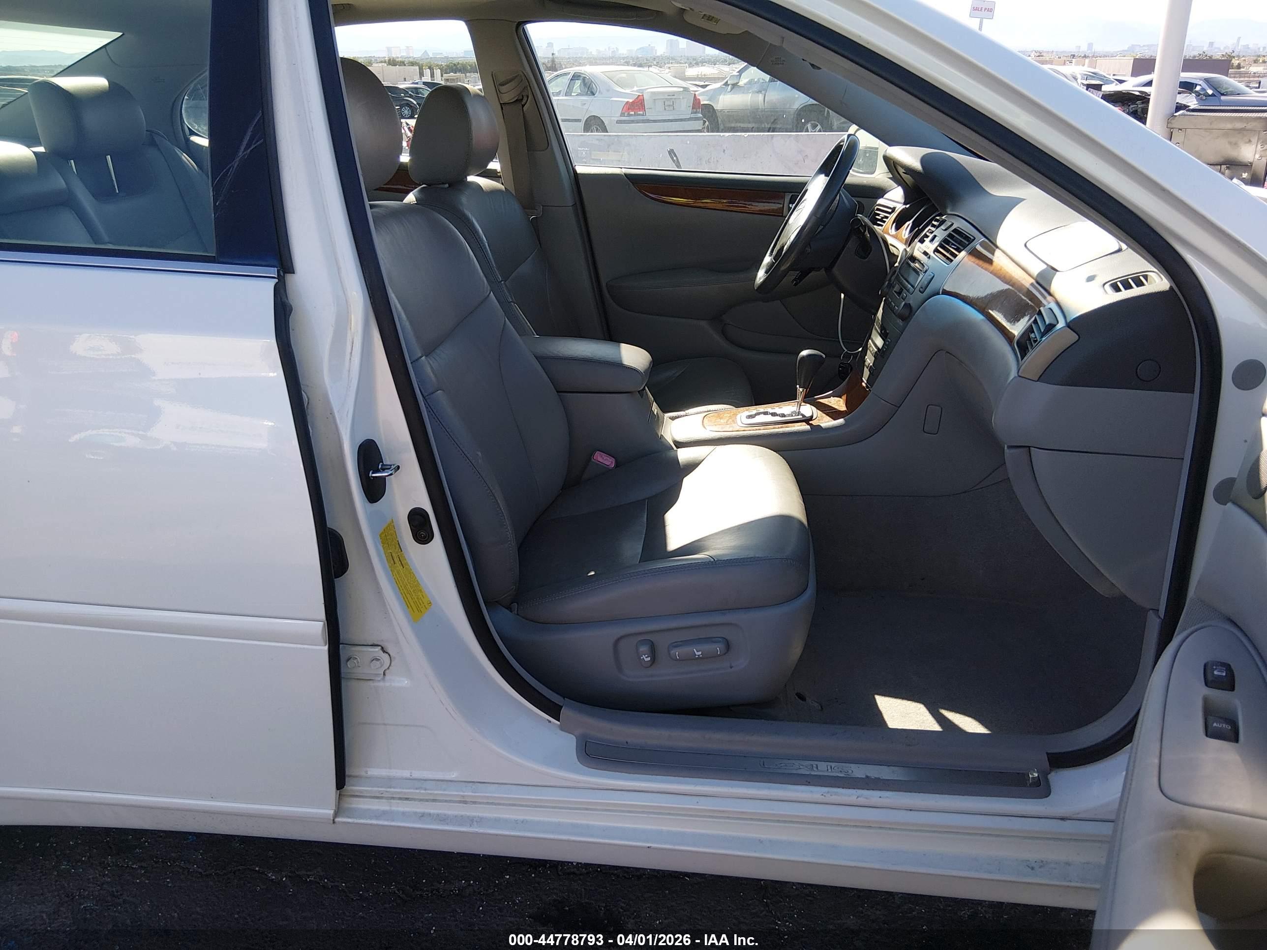 LEXUS ES image 5