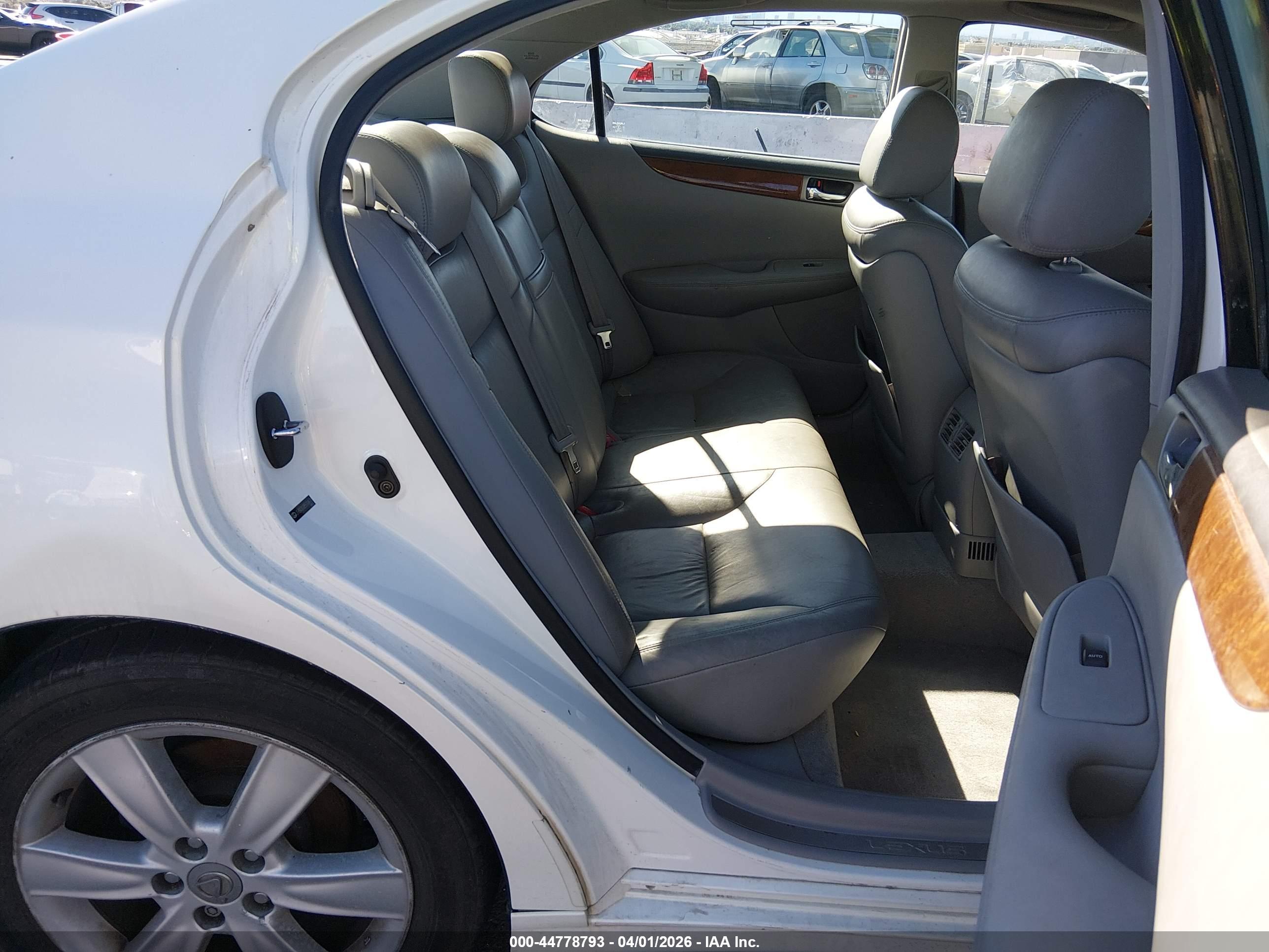 LEXUS ES image 8