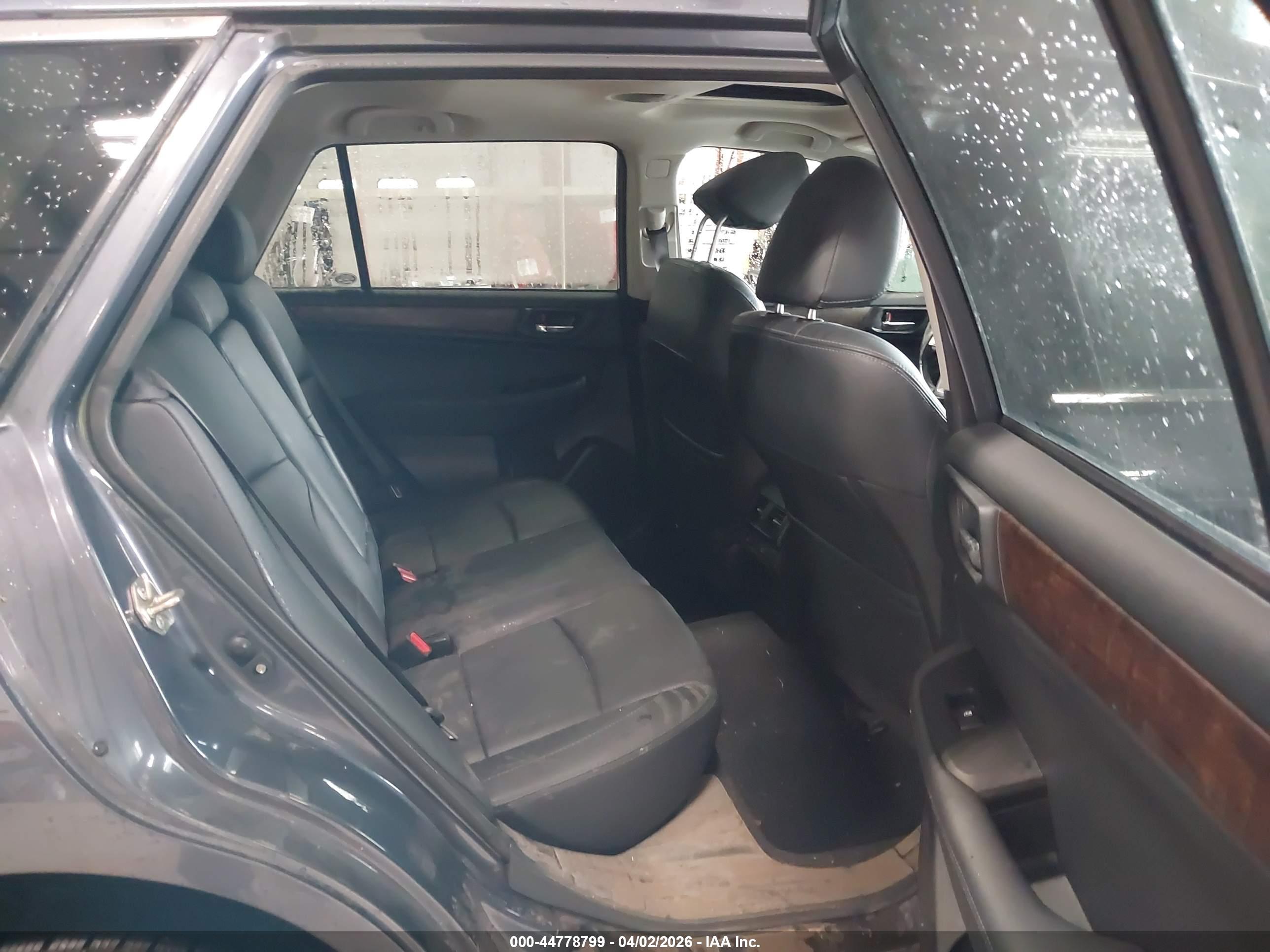 SUBARU OUTBACK image 8