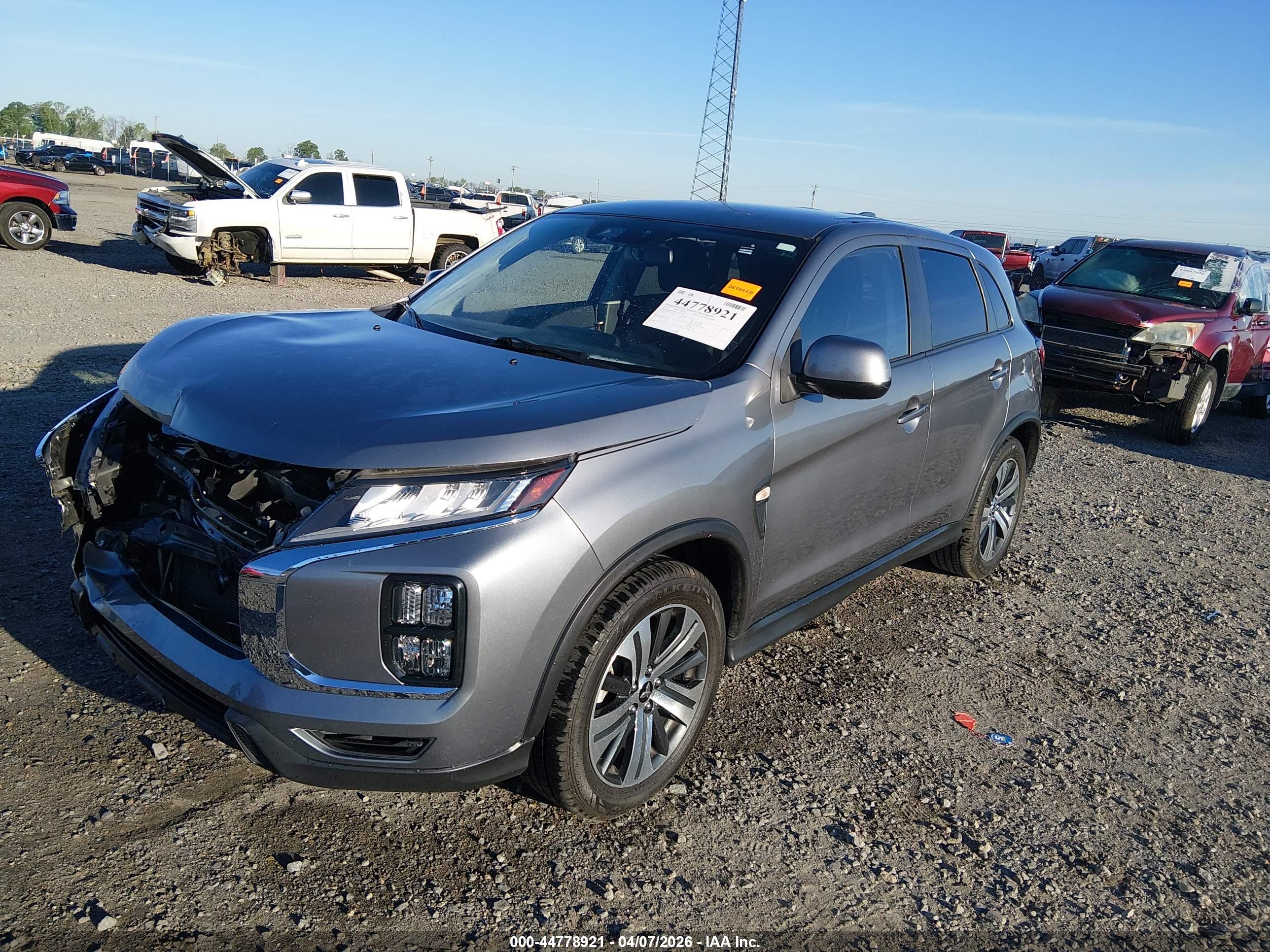 MITSUBISHI OUTLANDER image 2