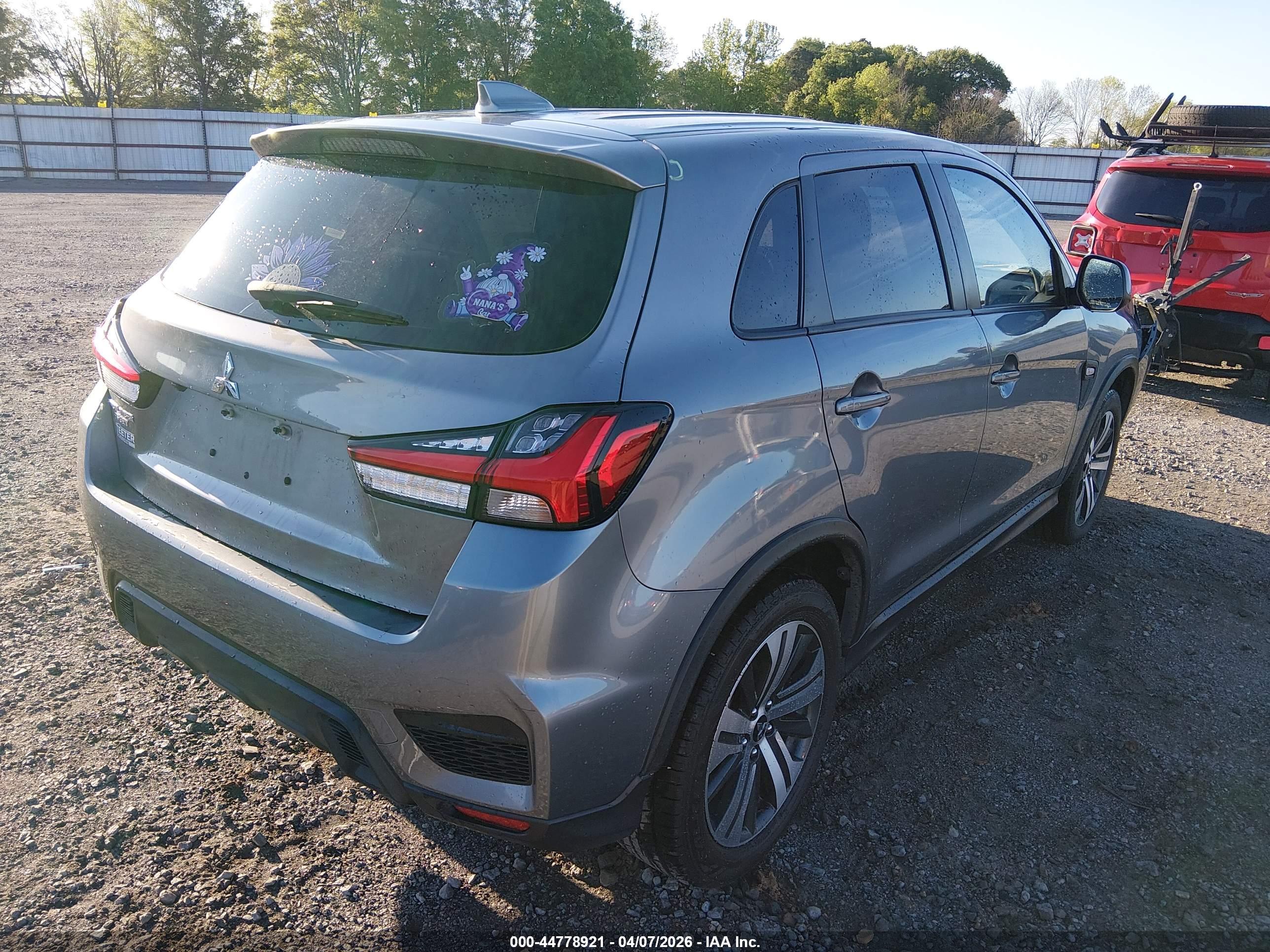 MITSUBISHI OUTLANDER image 4