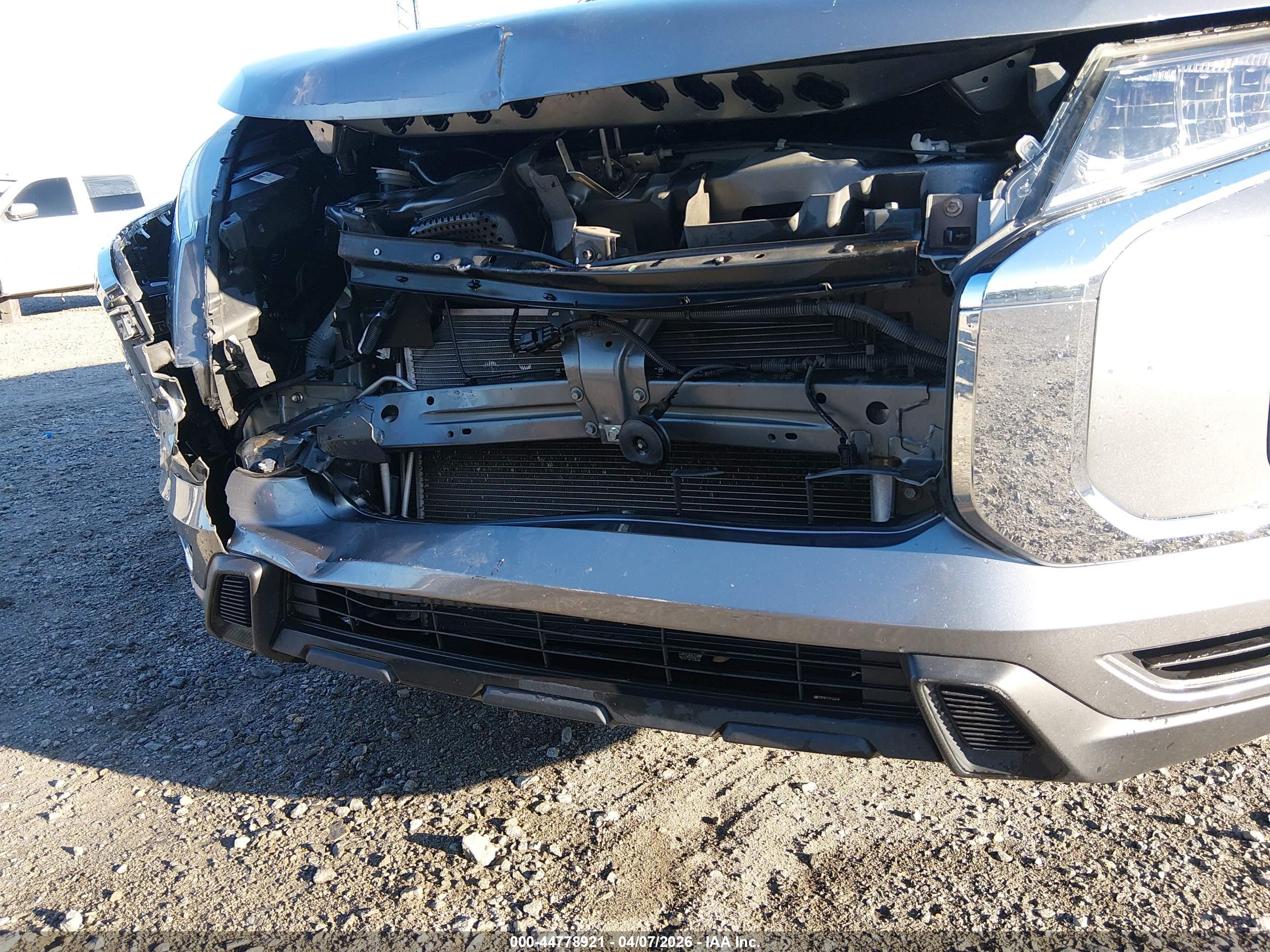 MITSUBISHI OUTLANDER image 6
