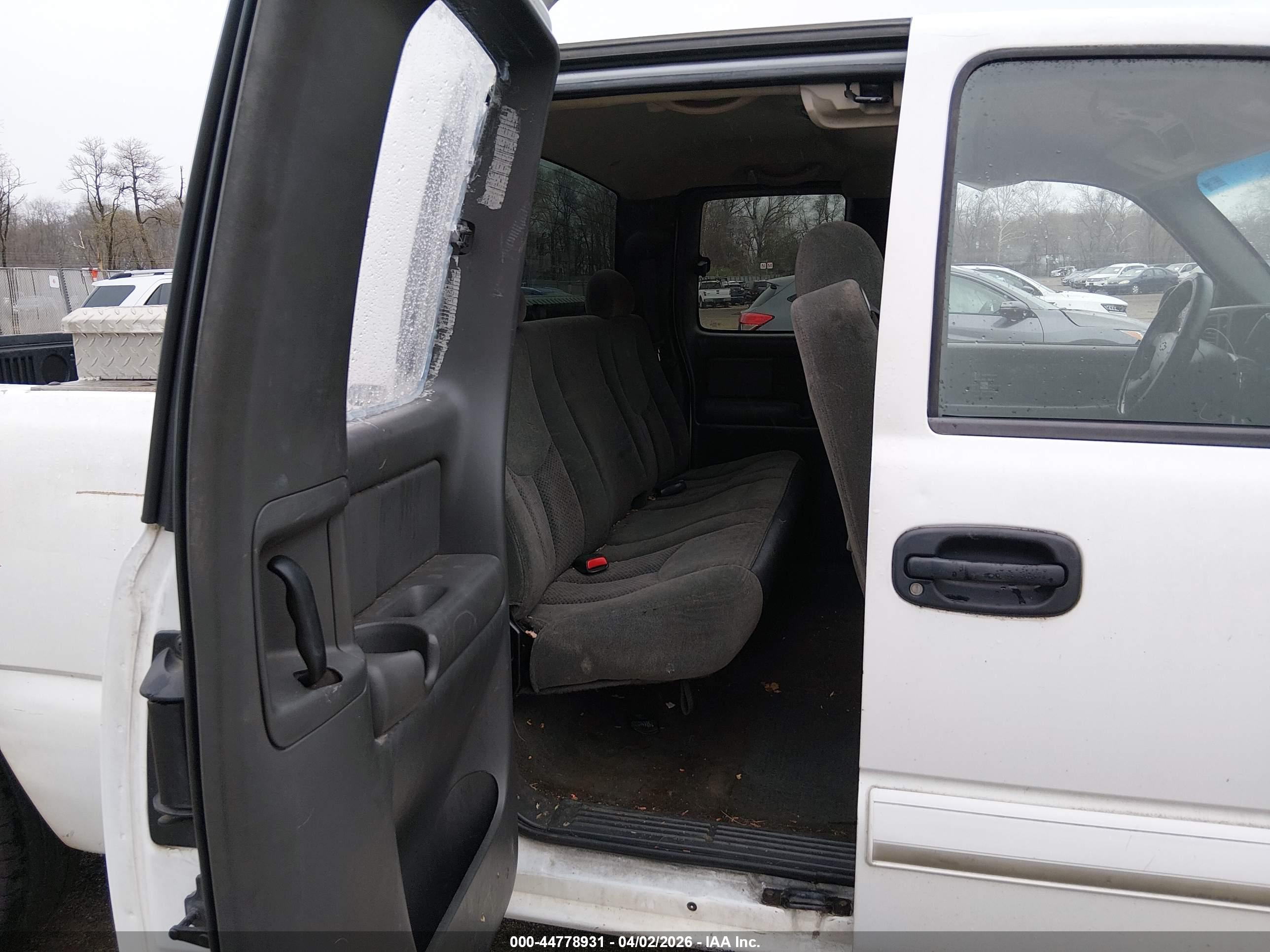 CHEVROLET SILVERADO image 8