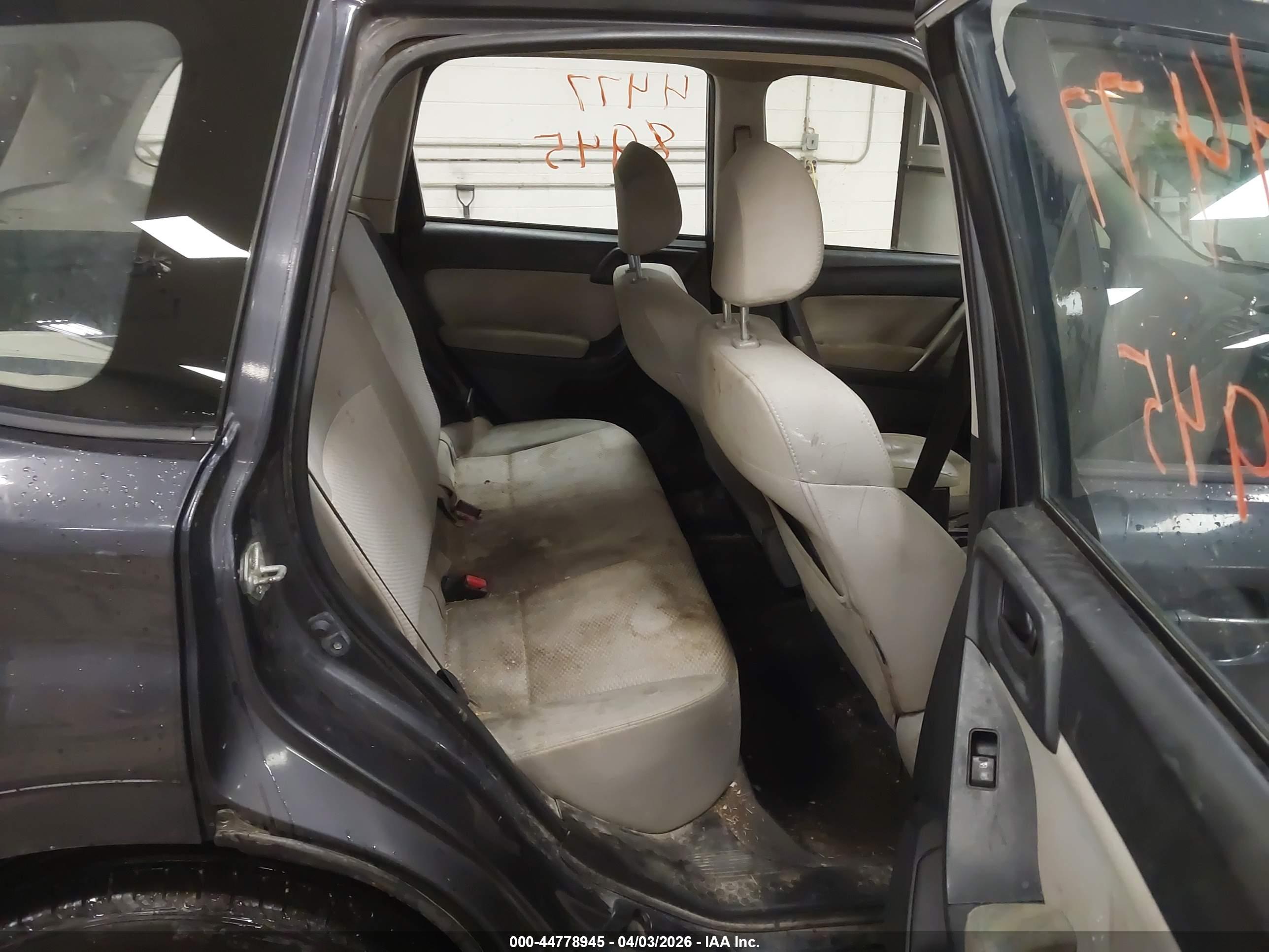 SUBARU FORESTER image 8