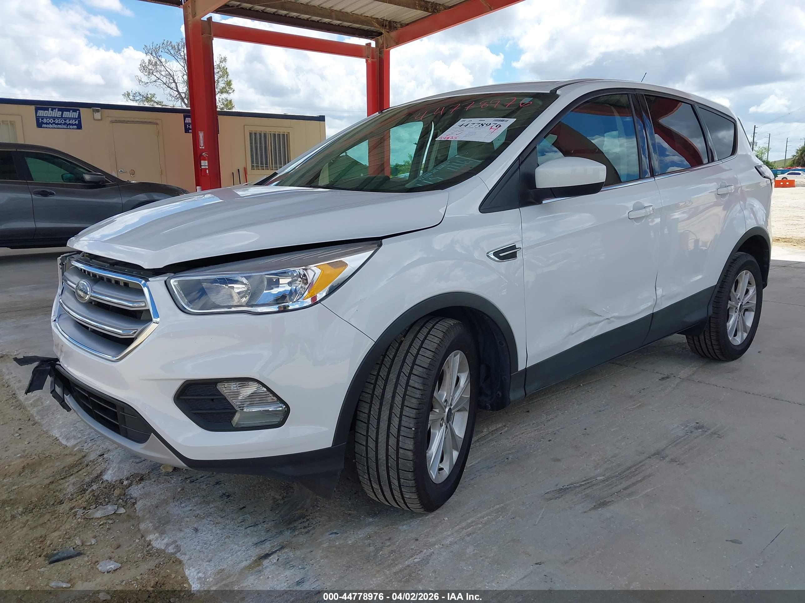FORD ESCAPE image 2