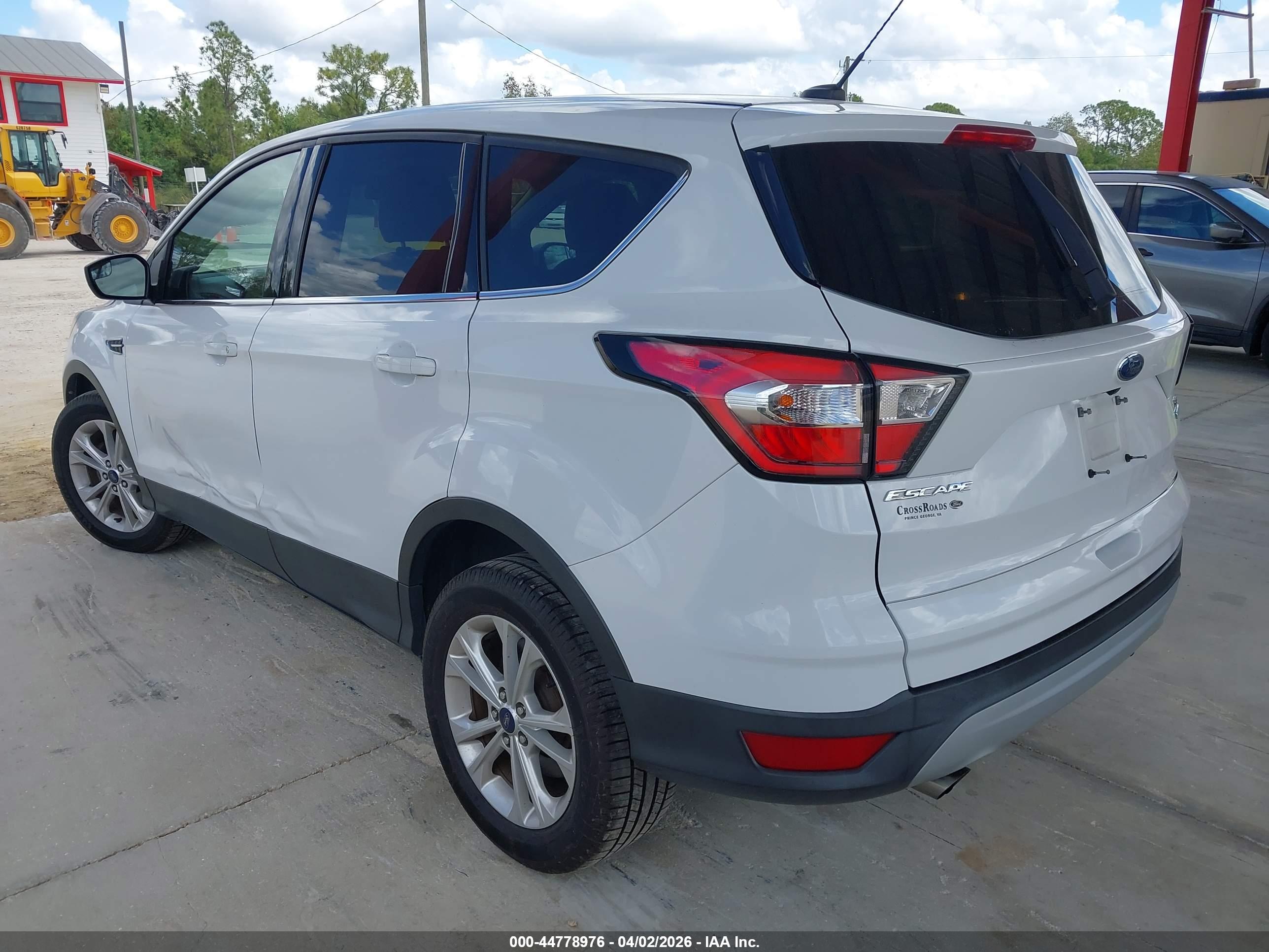 FORD ESCAPE image 3