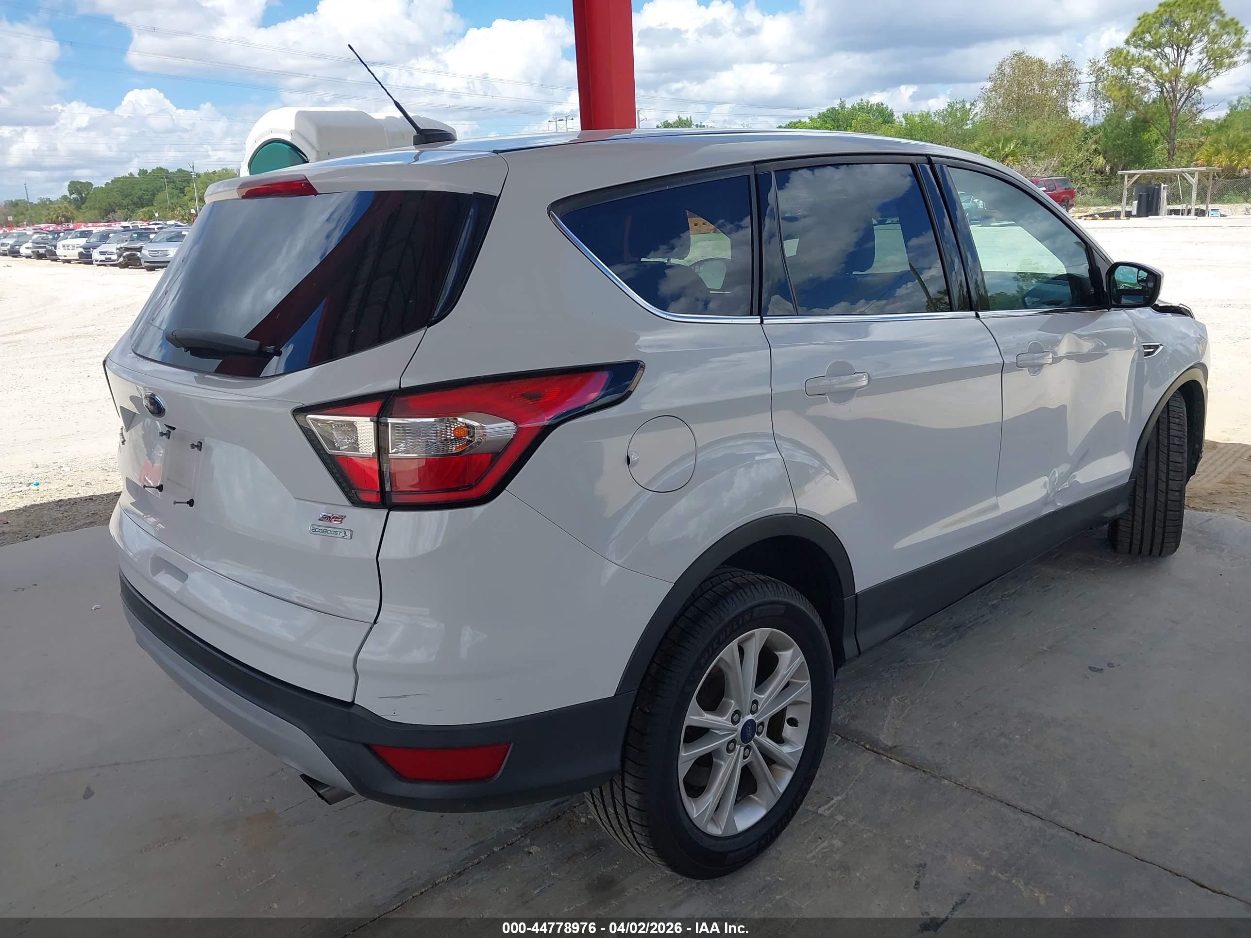 FORD ESCAPE image 4