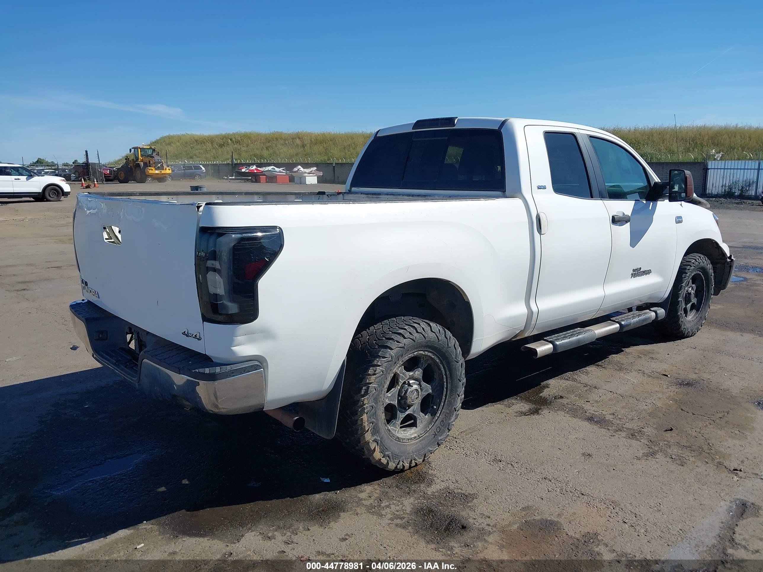 TOYOTA TUNDRA image 4