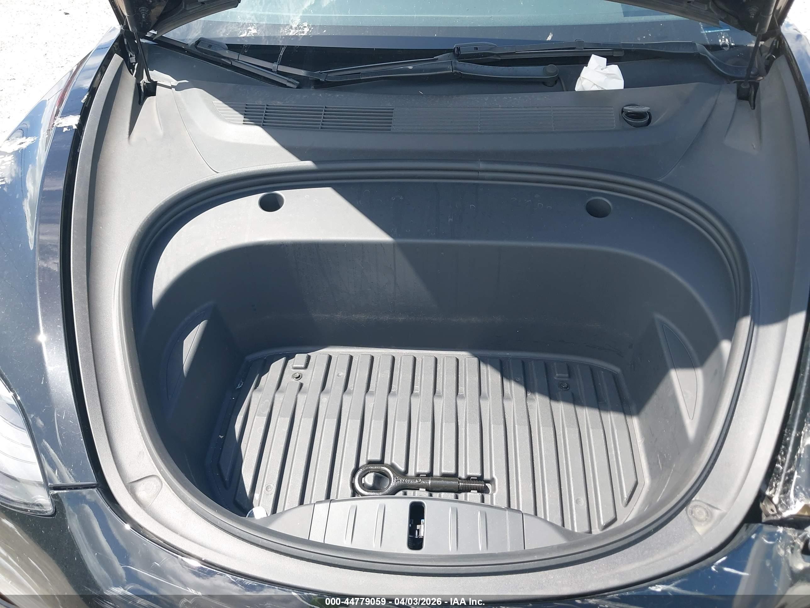 TESLA MODEL image 10