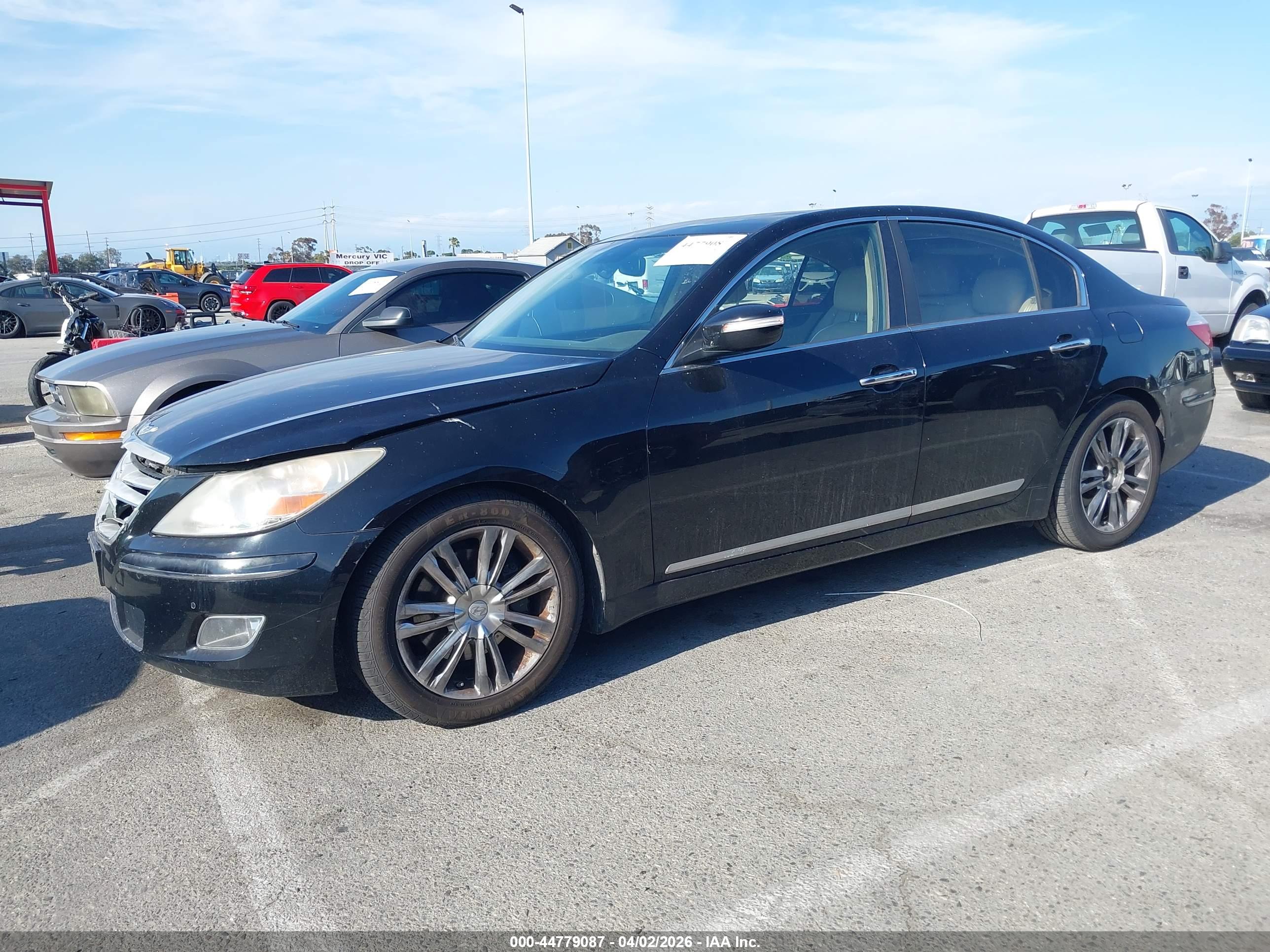 HYUNDAI GENESIS image 2