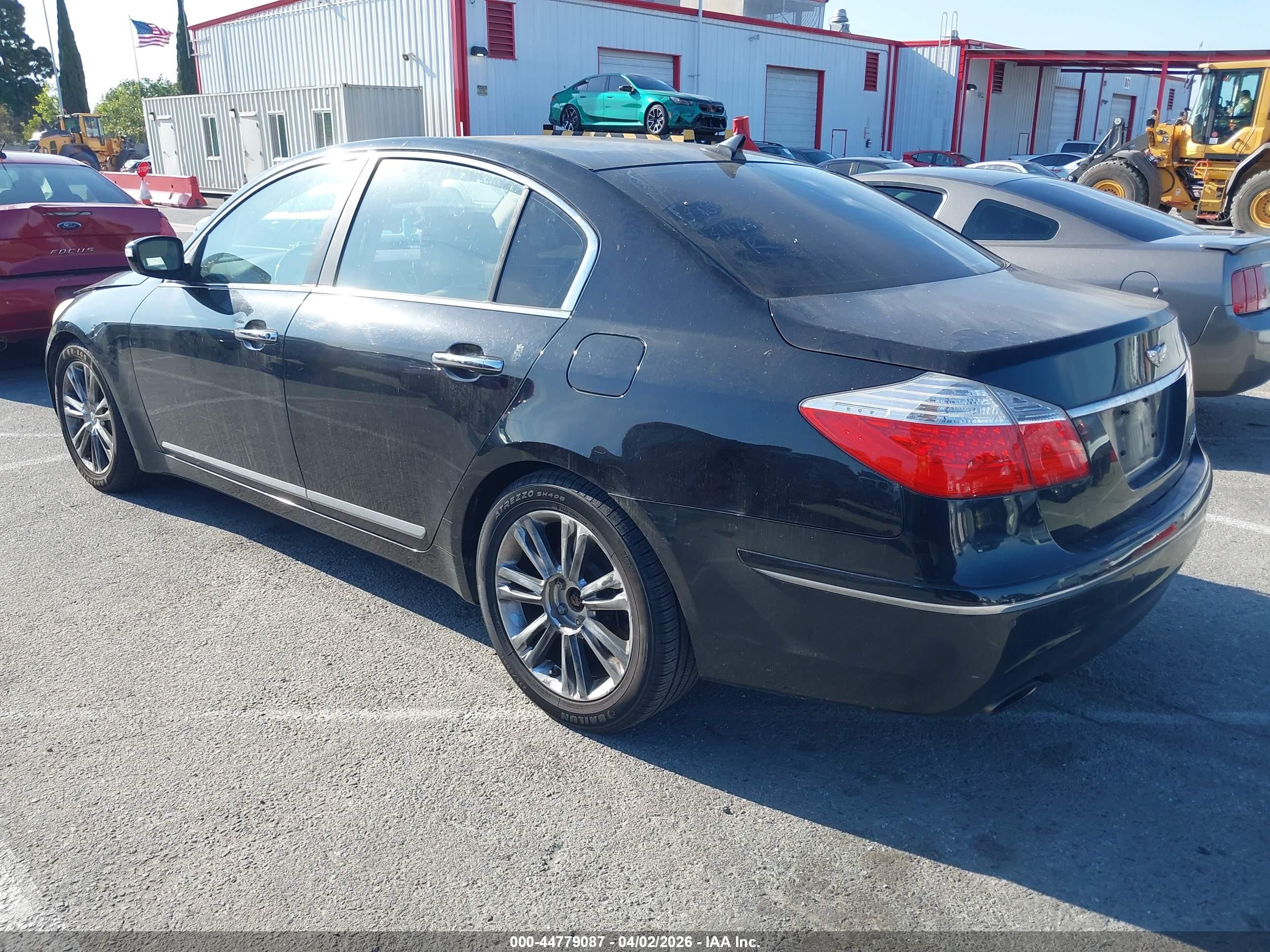 HYUNDAI GENESIS image 3