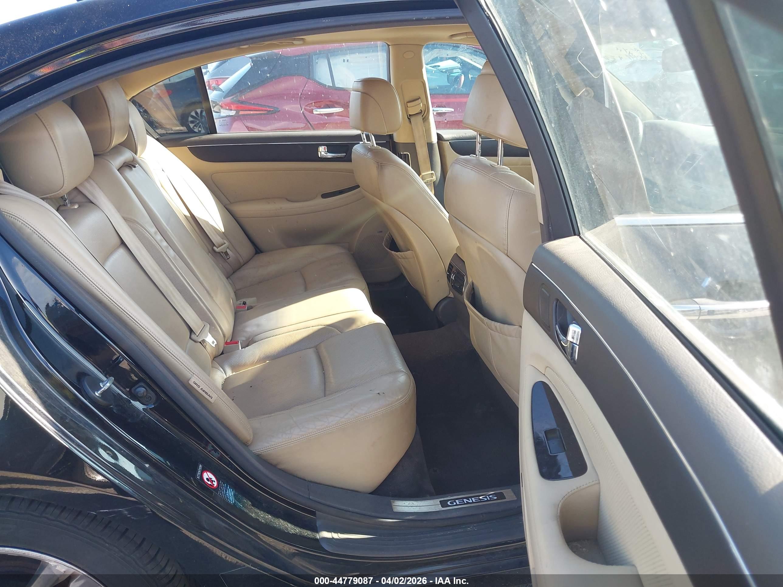 HYUNDAI GENESIS image 8