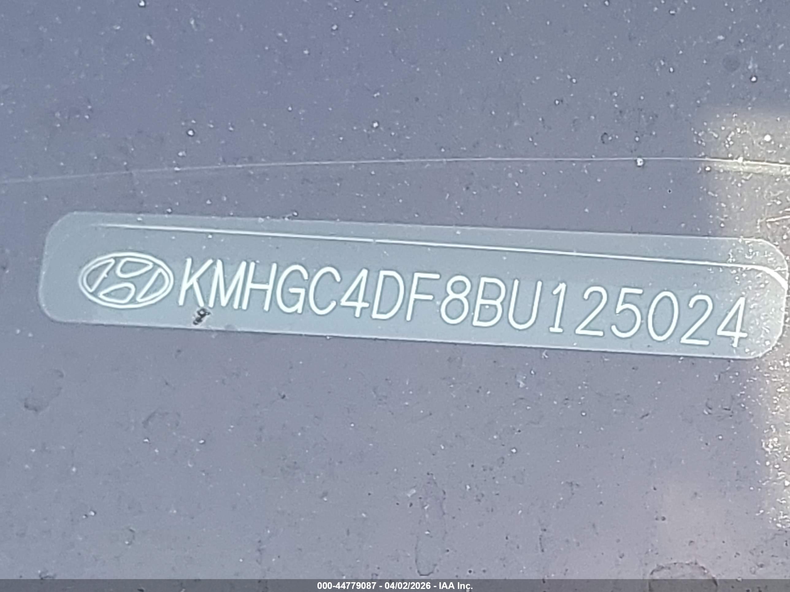 HYUNDAI GENESIS image 9