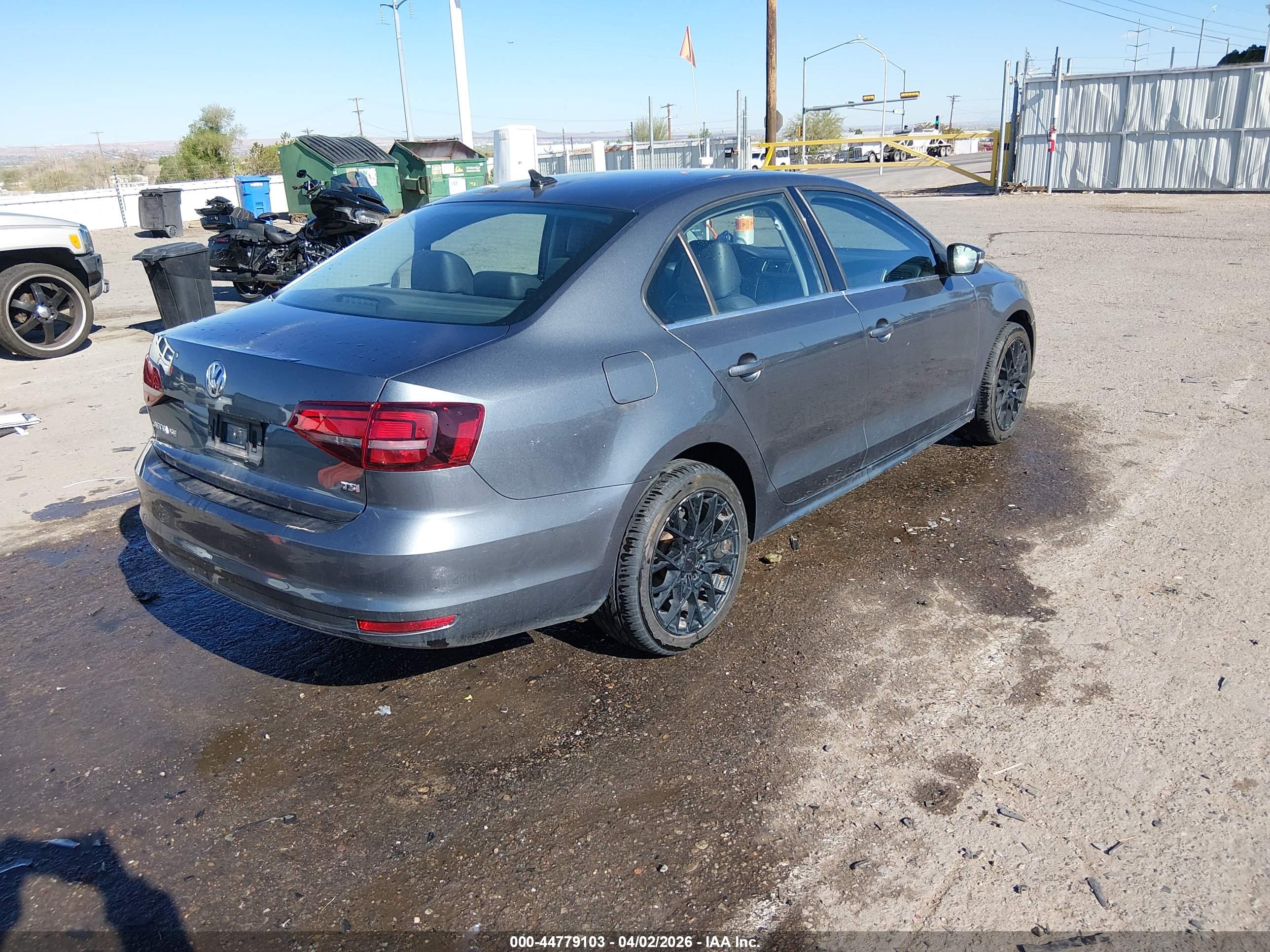 VOLKSWAGEN JETTA image 4