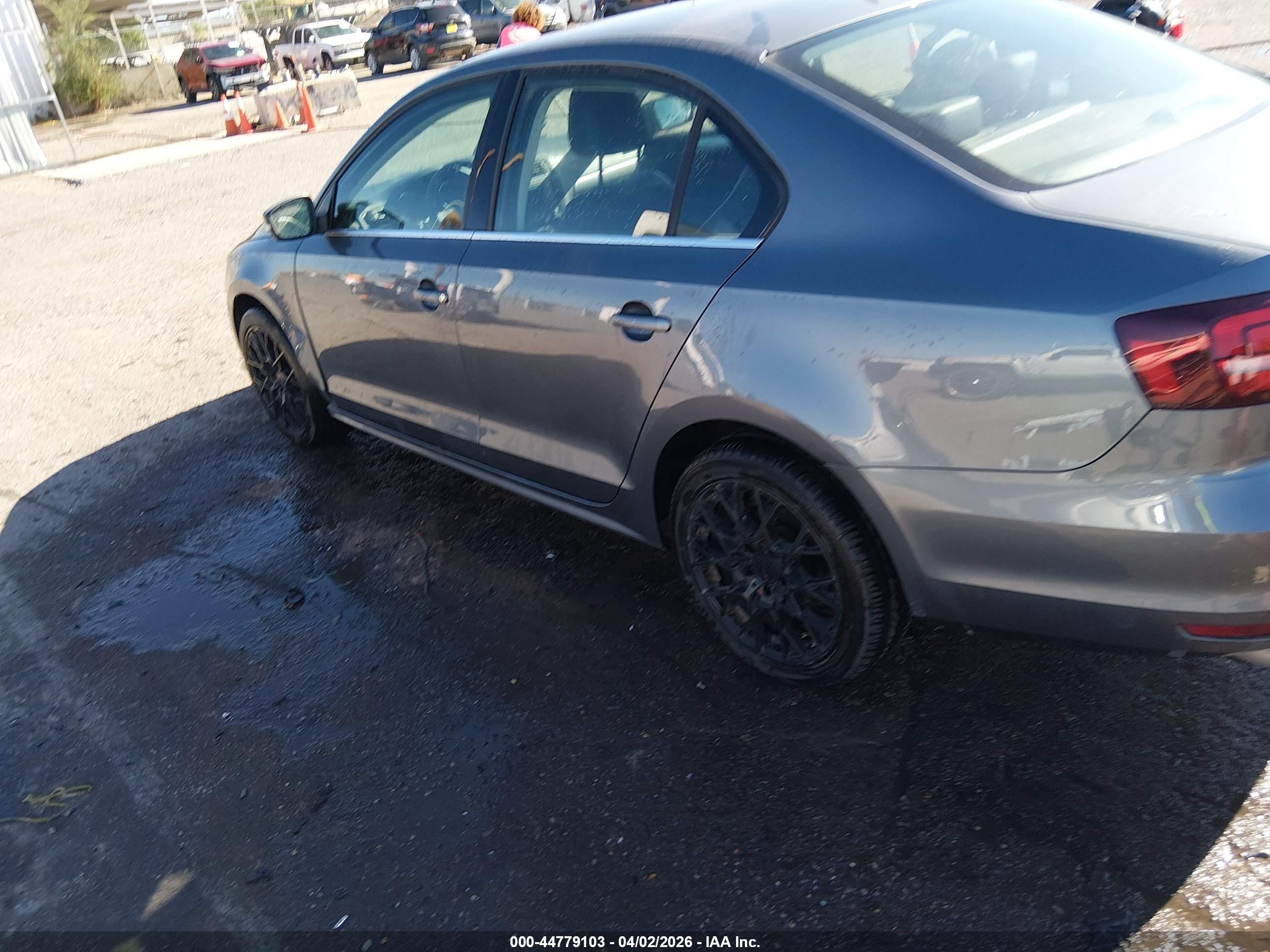 VOLKSWAGEN JETTA image 6