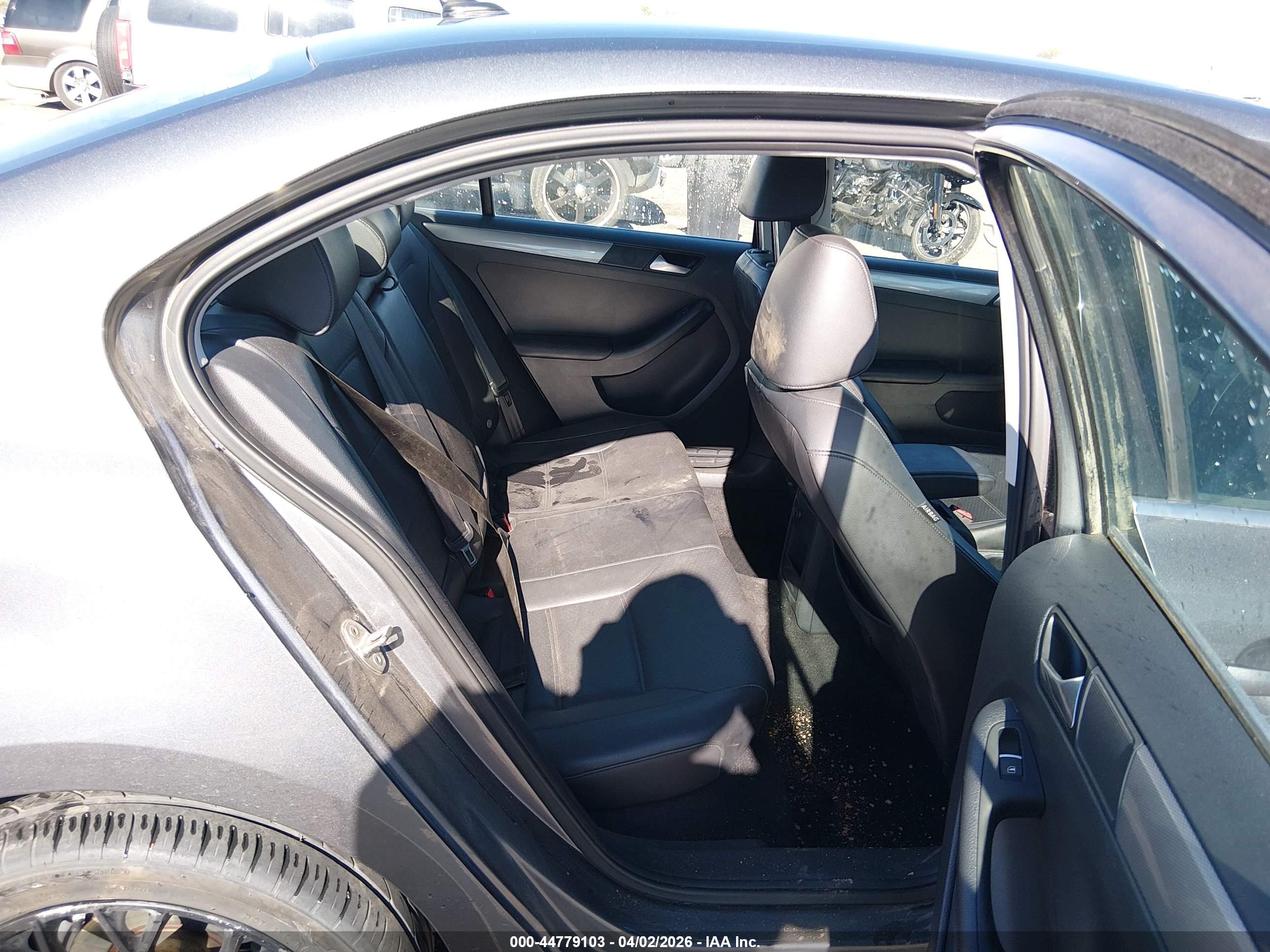 VOLKSWAGEN JETTA image 8