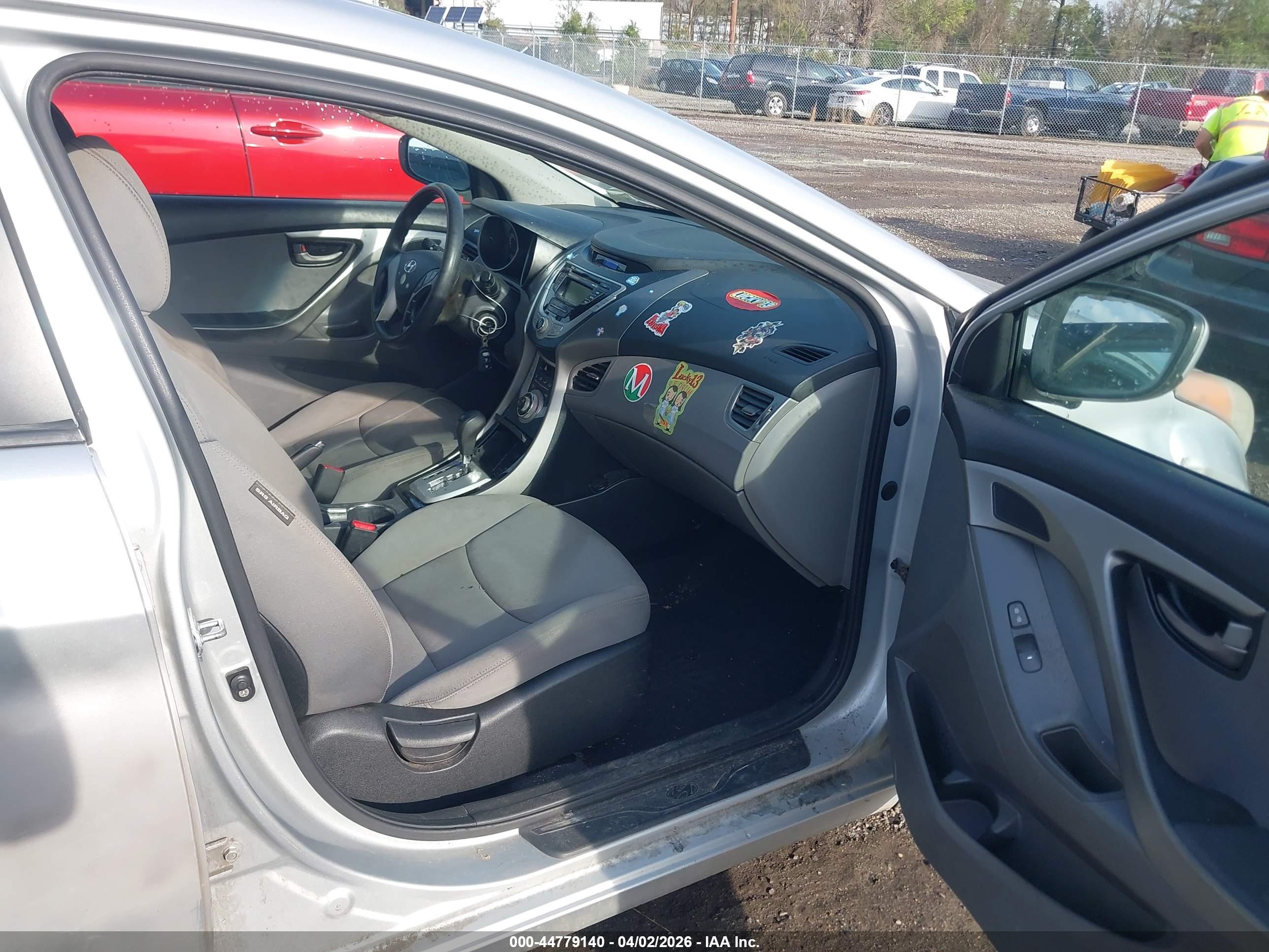 HYUNDAI ELANTRA image 5