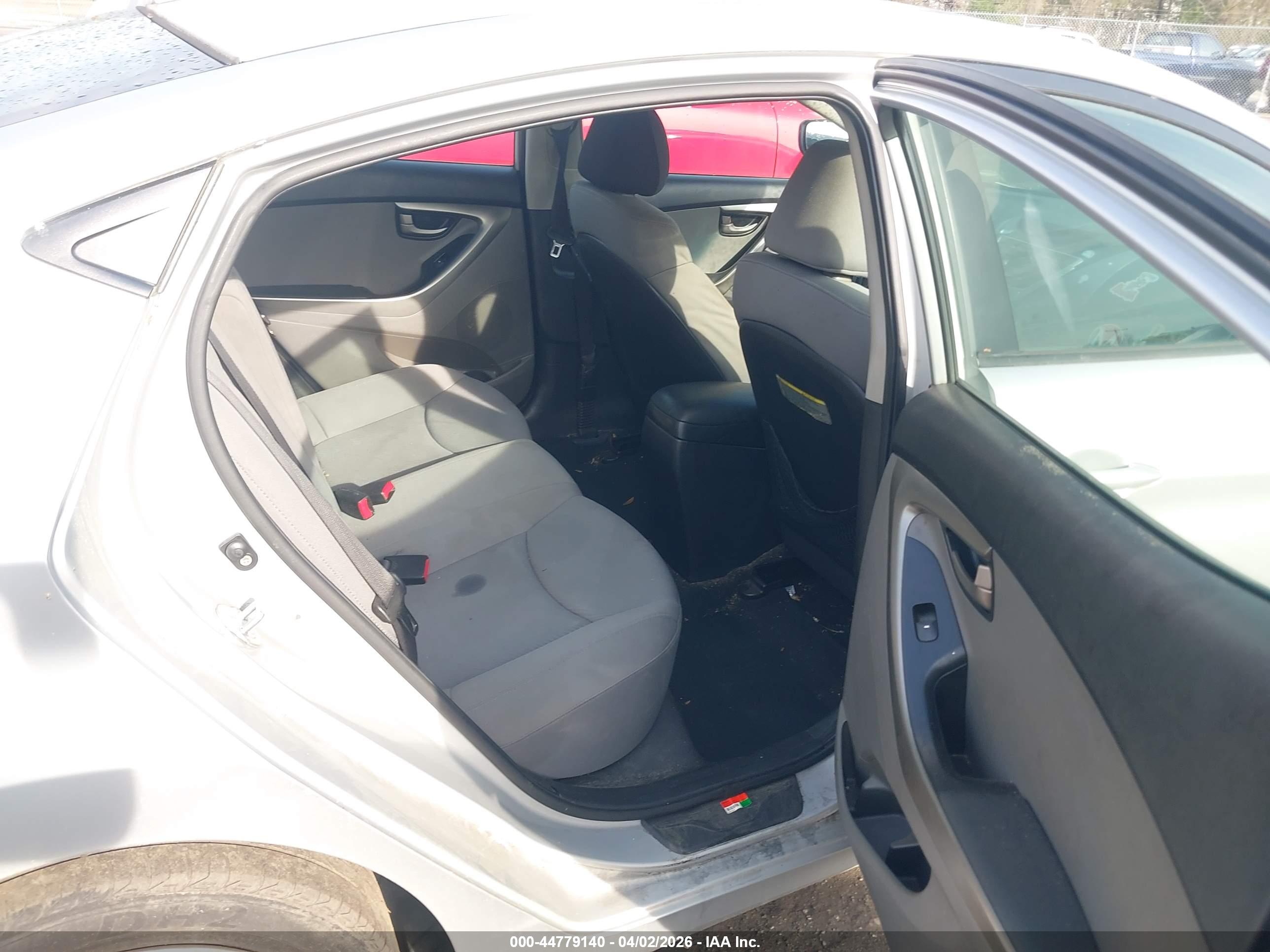 HYUNDAI ELANTRA image 8