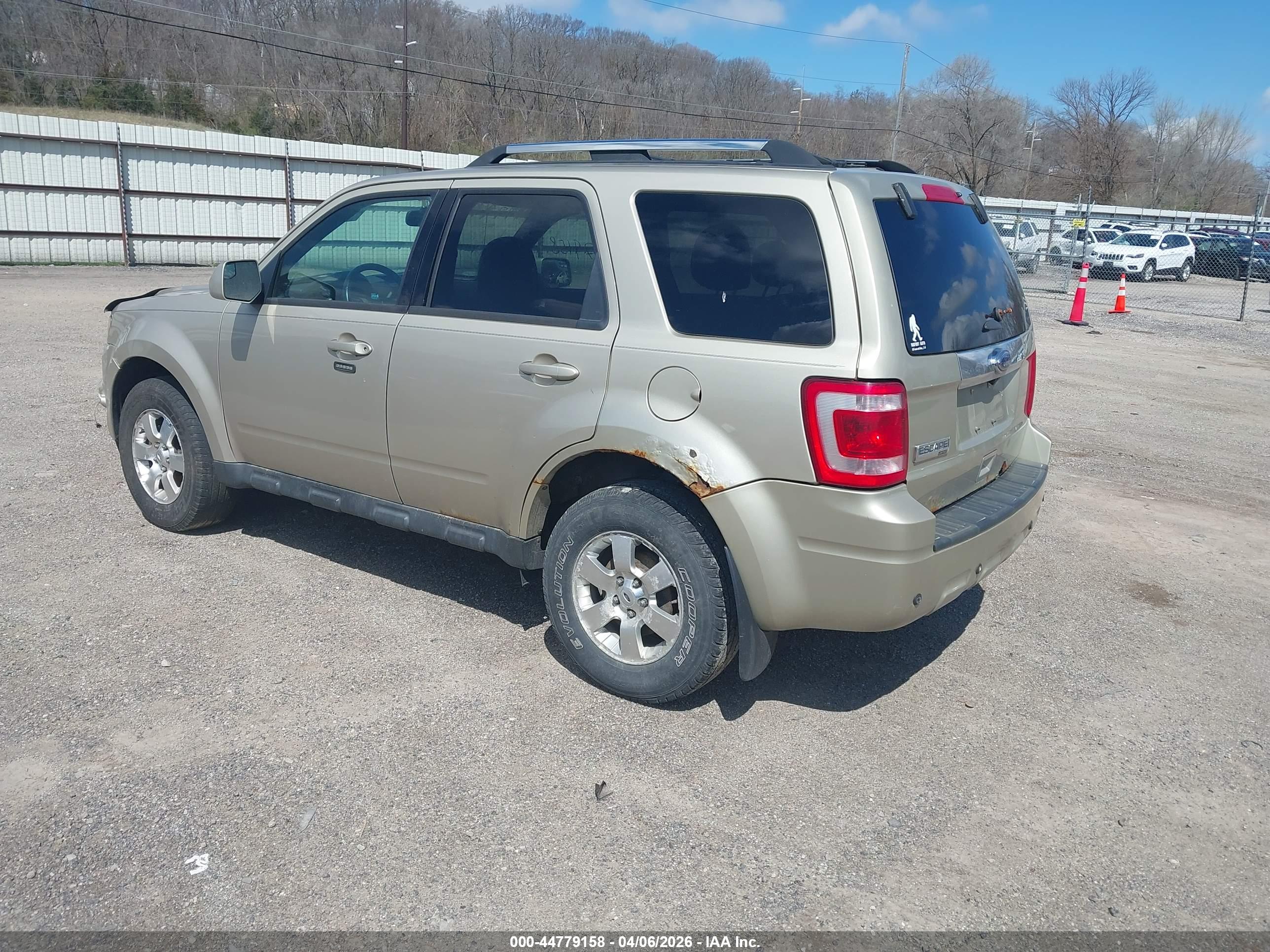 FORD ESCAPE image 3