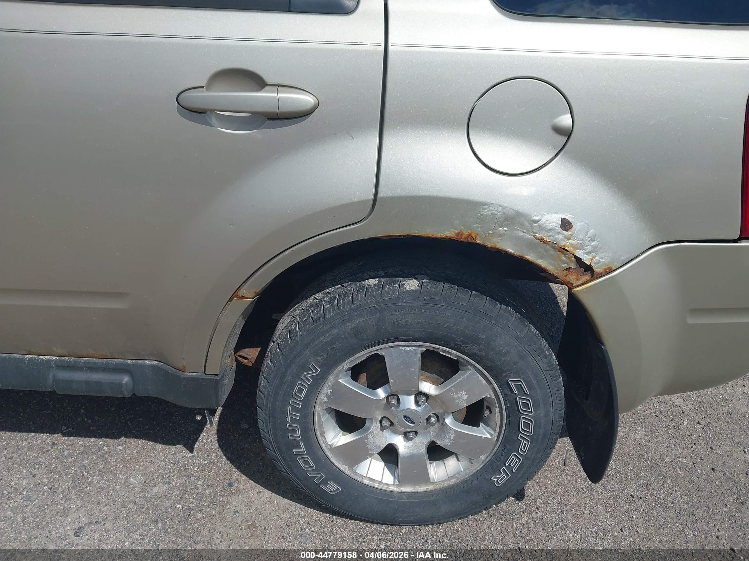 FORD ESCAPE image 6