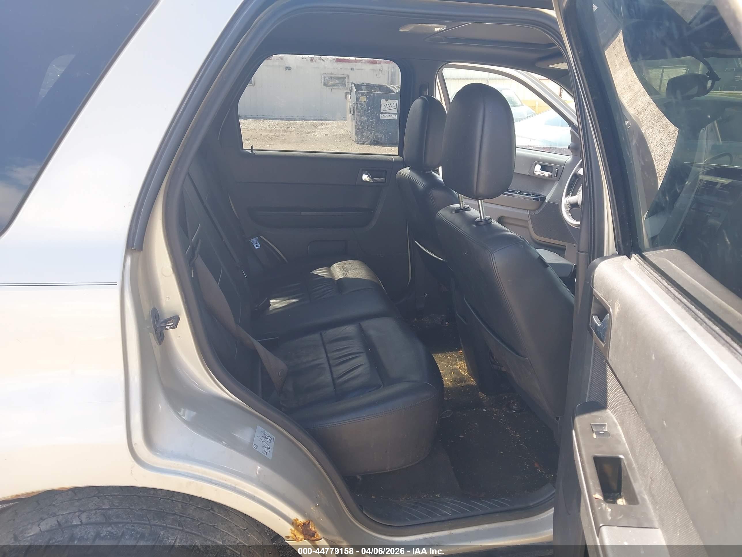FORD ESCAPE image 8