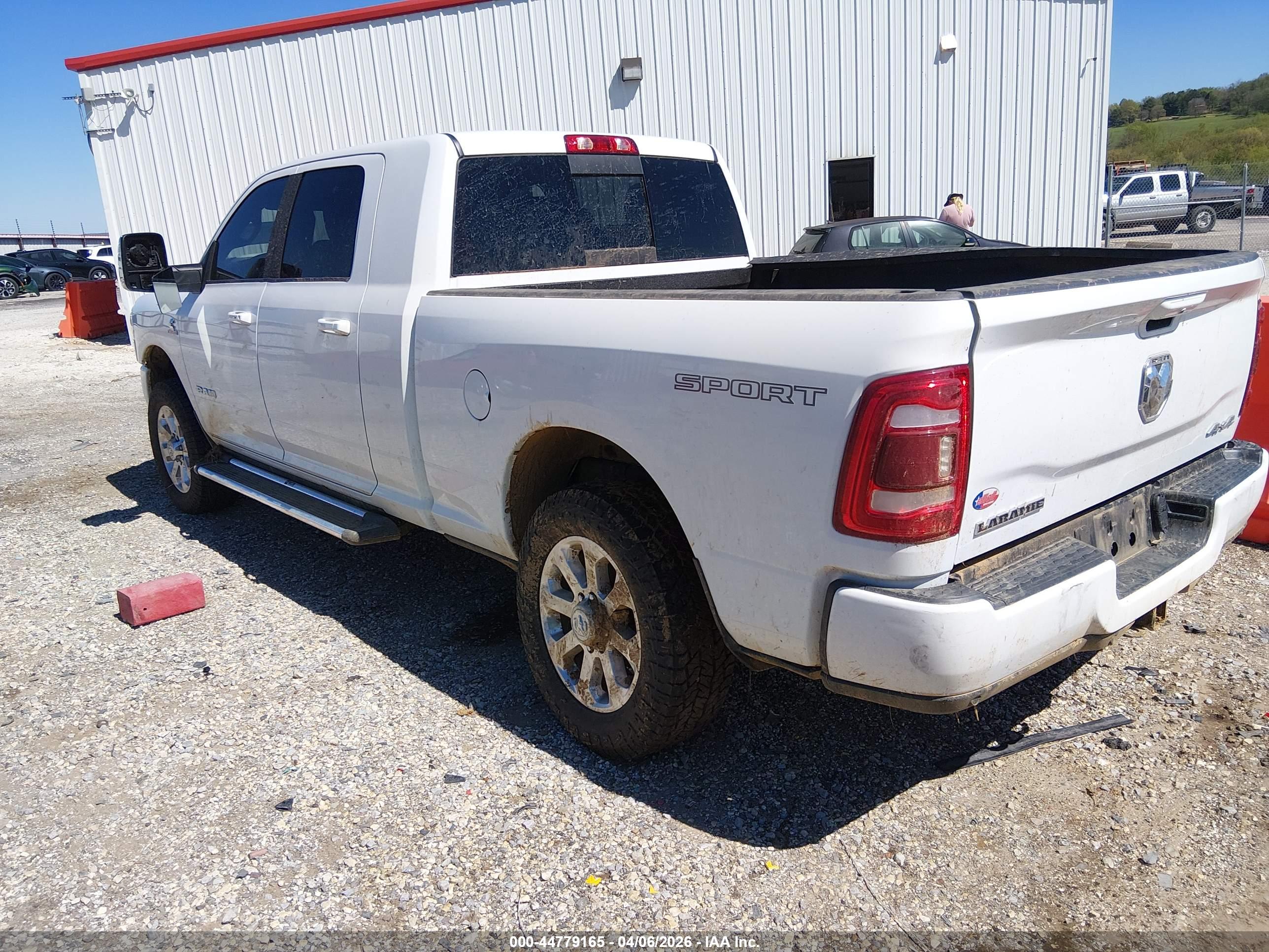 RAM 2500 image 3