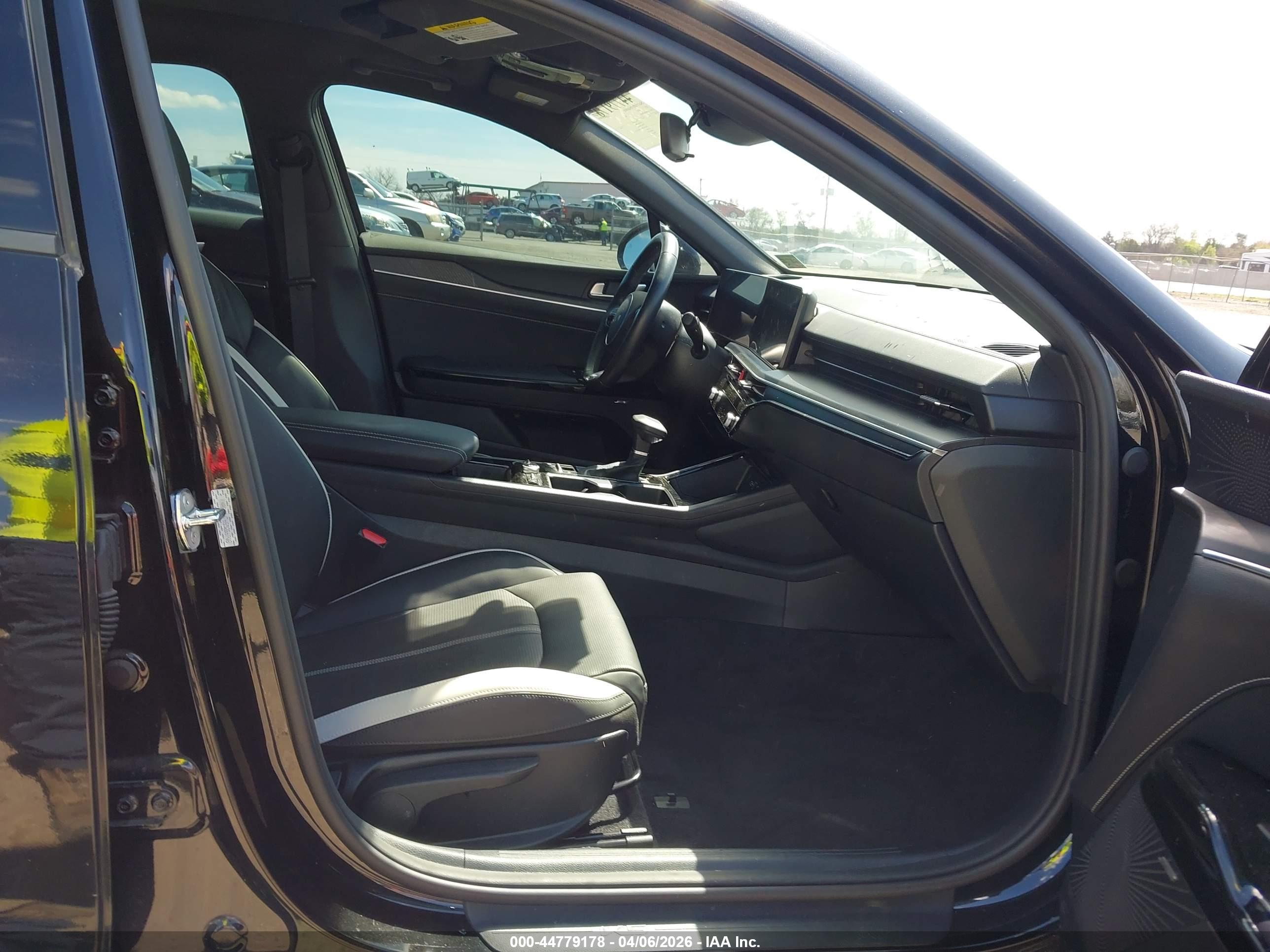 KIA K5 image 5
