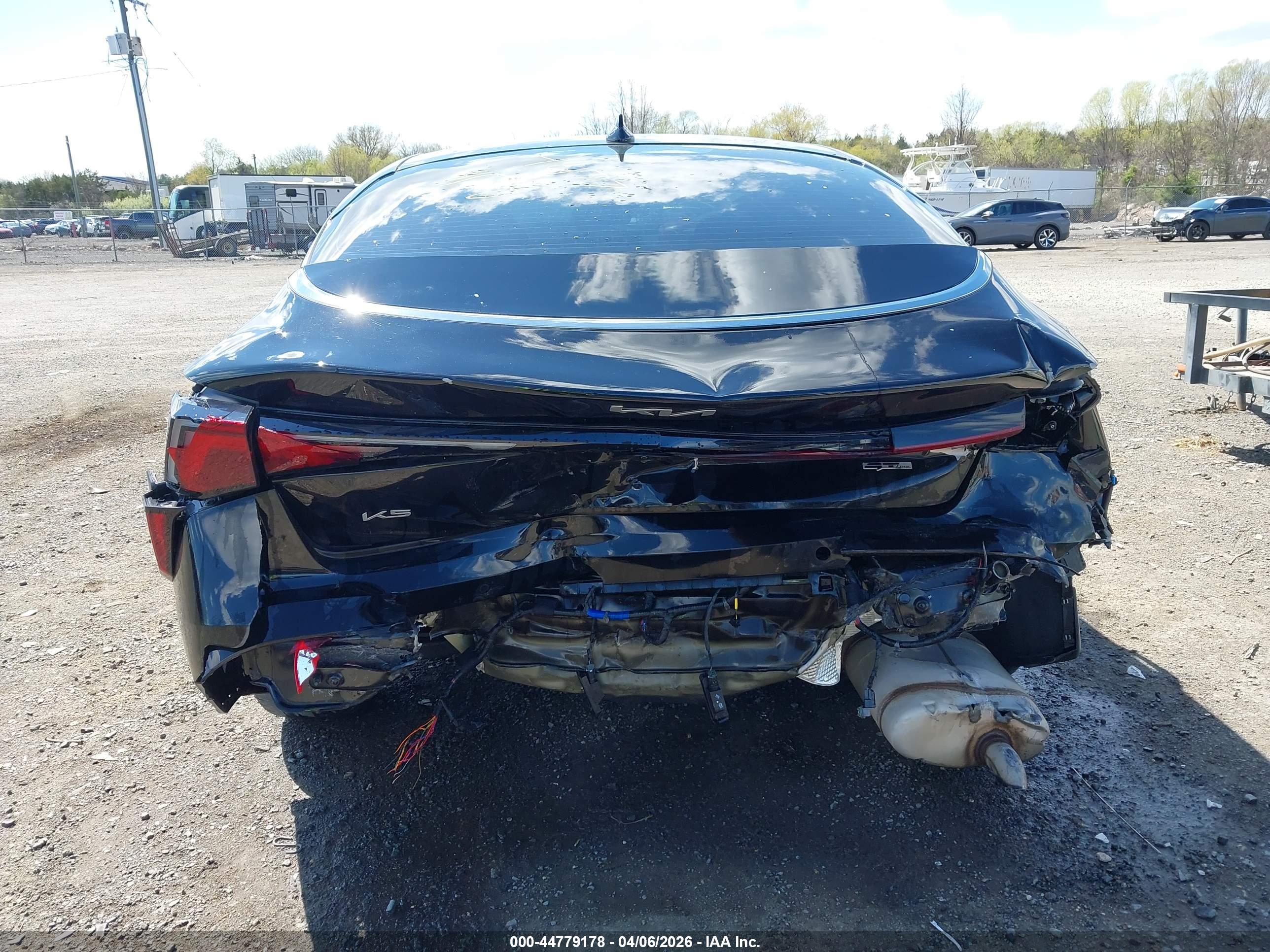 KIA K5 image 6