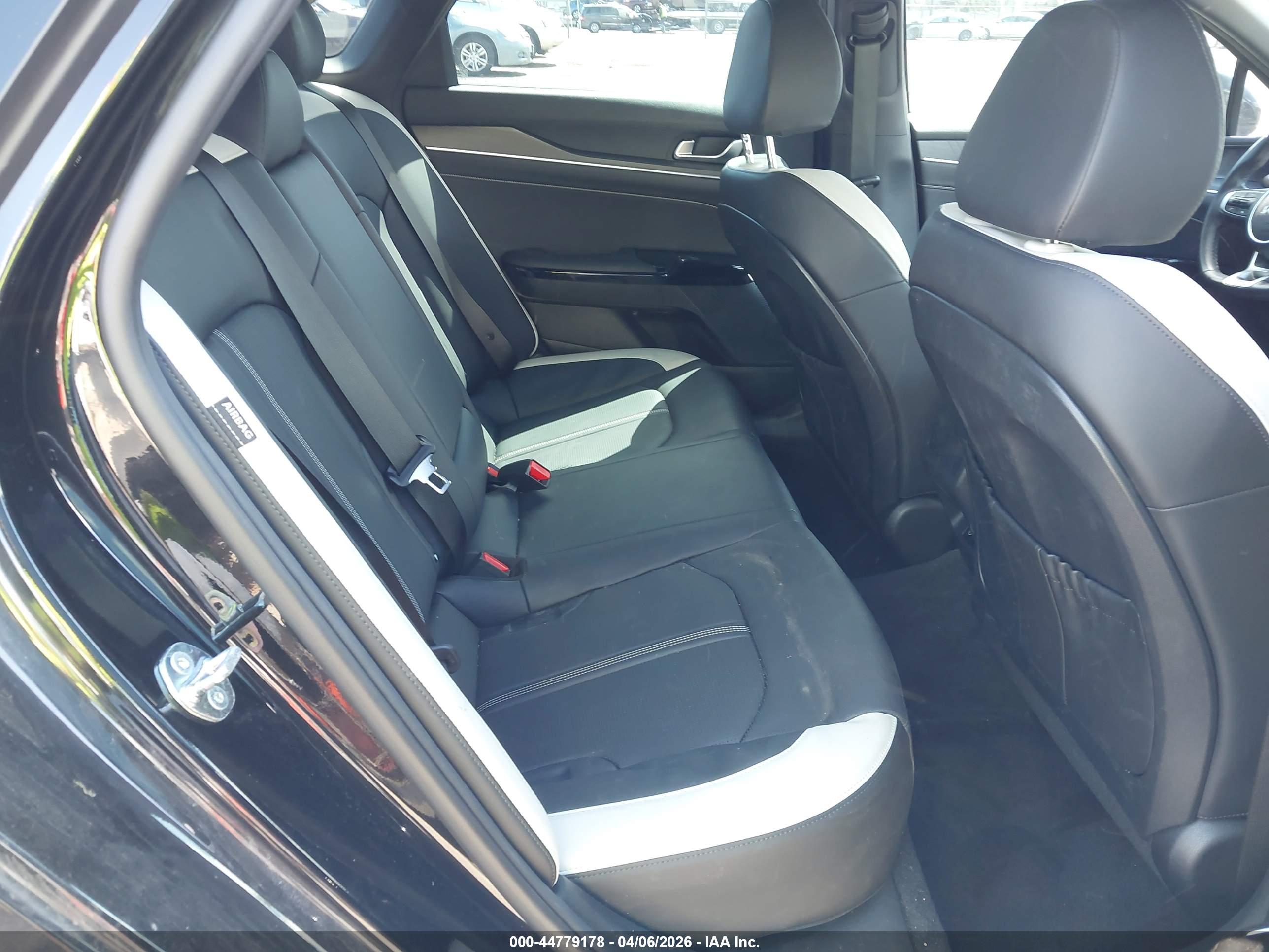 KIA K5 image 8