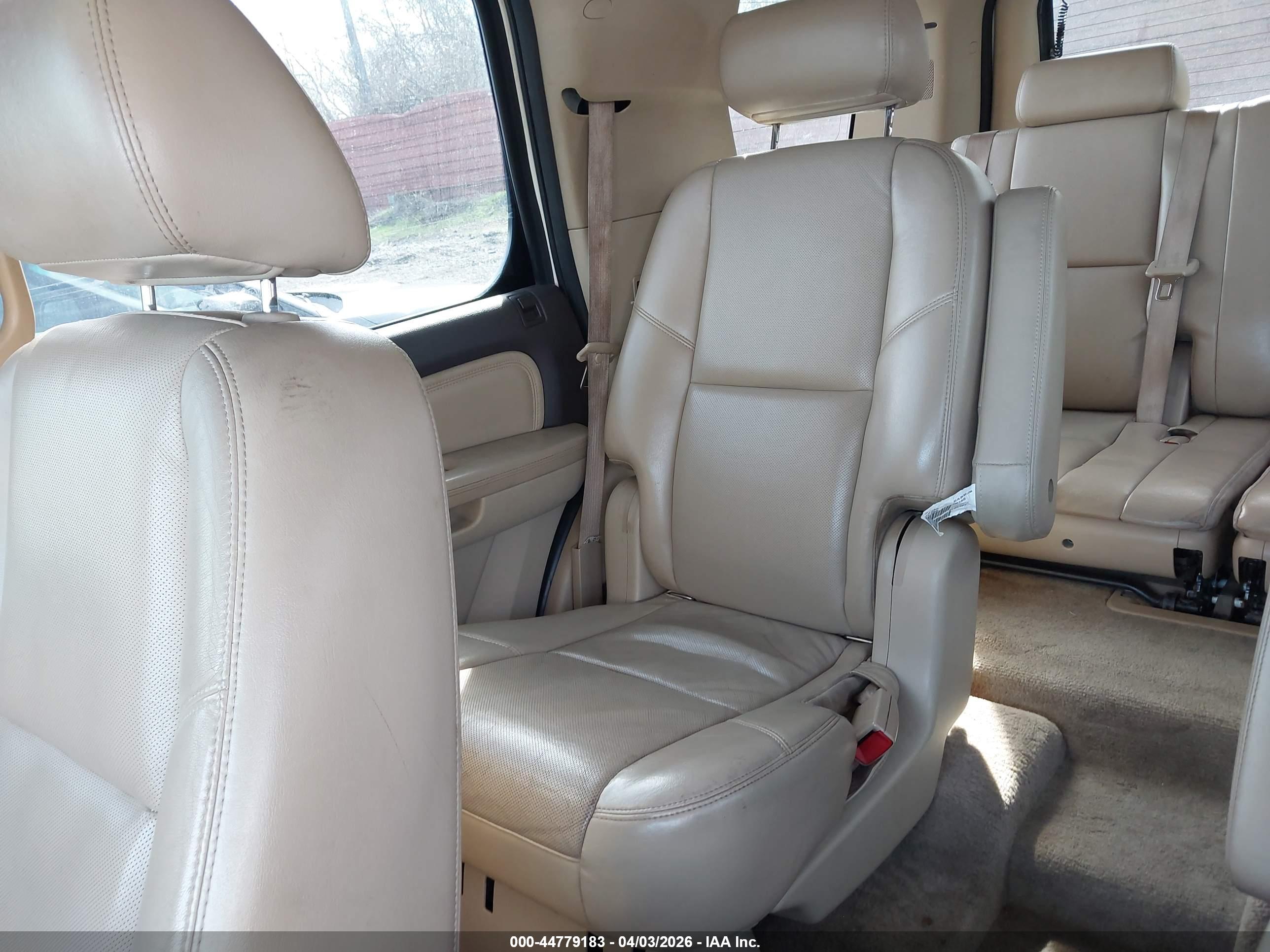 GMC YUKON image 8