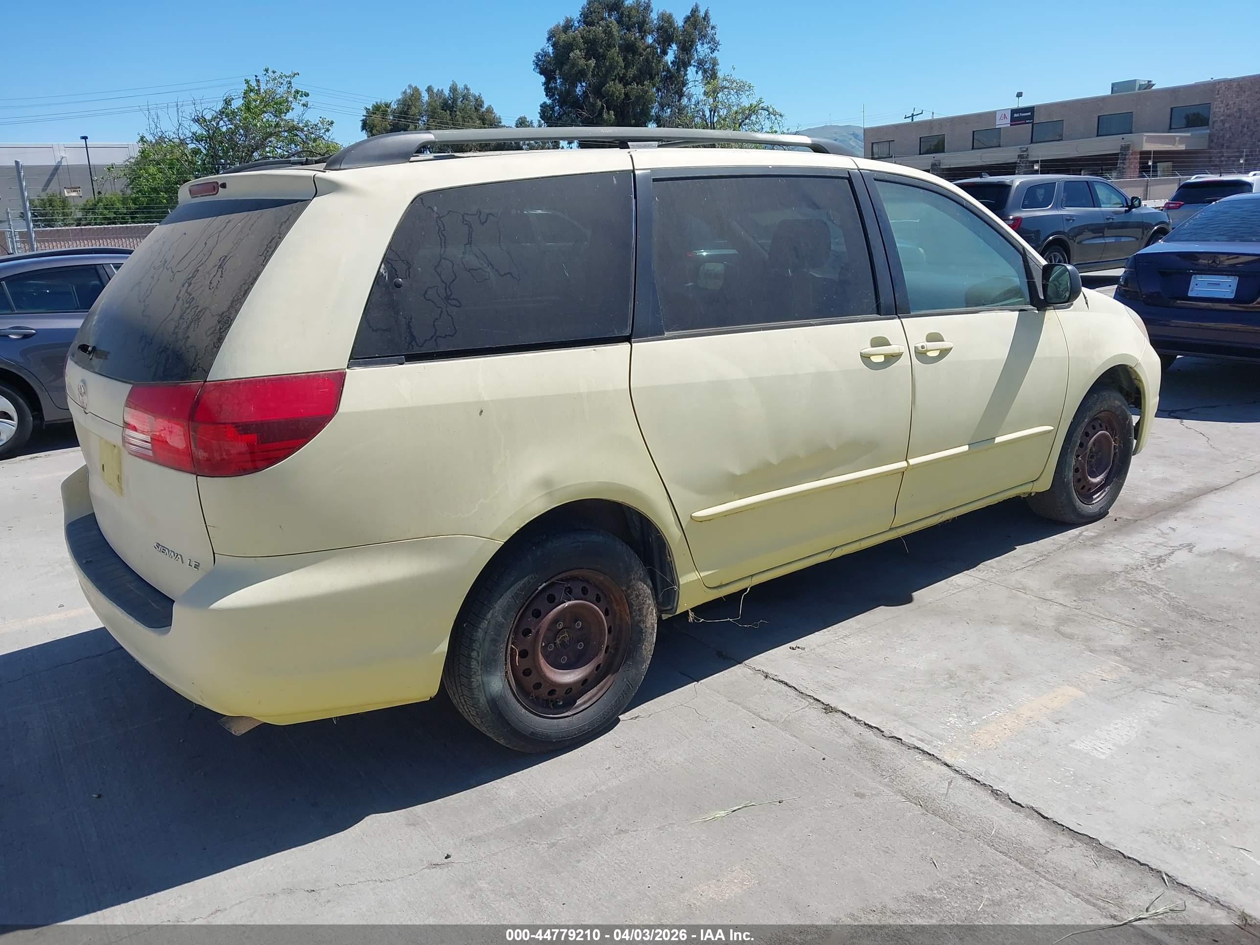 TOYOTA SIENNA image 4