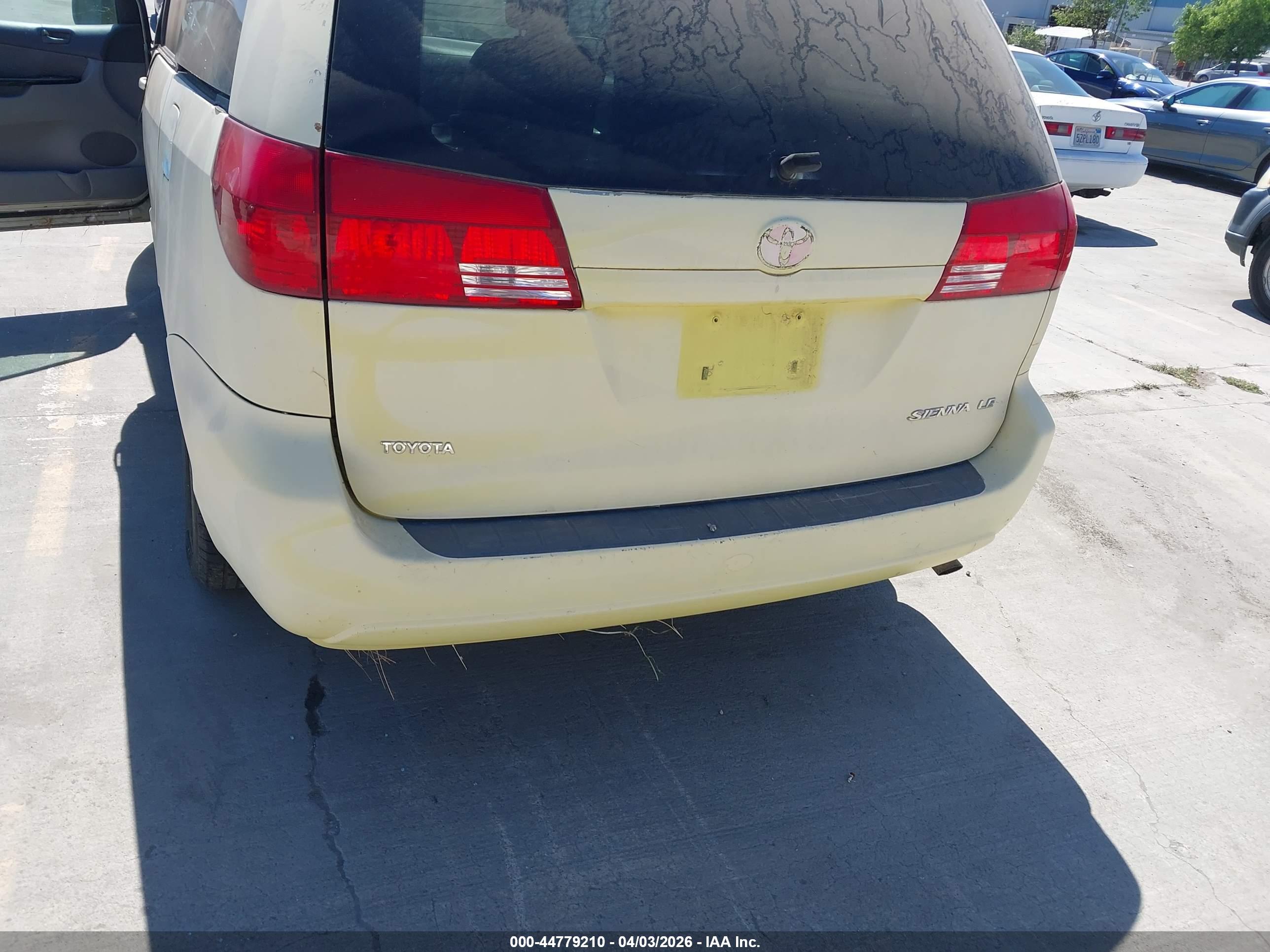 TOYOTA SIENNA image 6