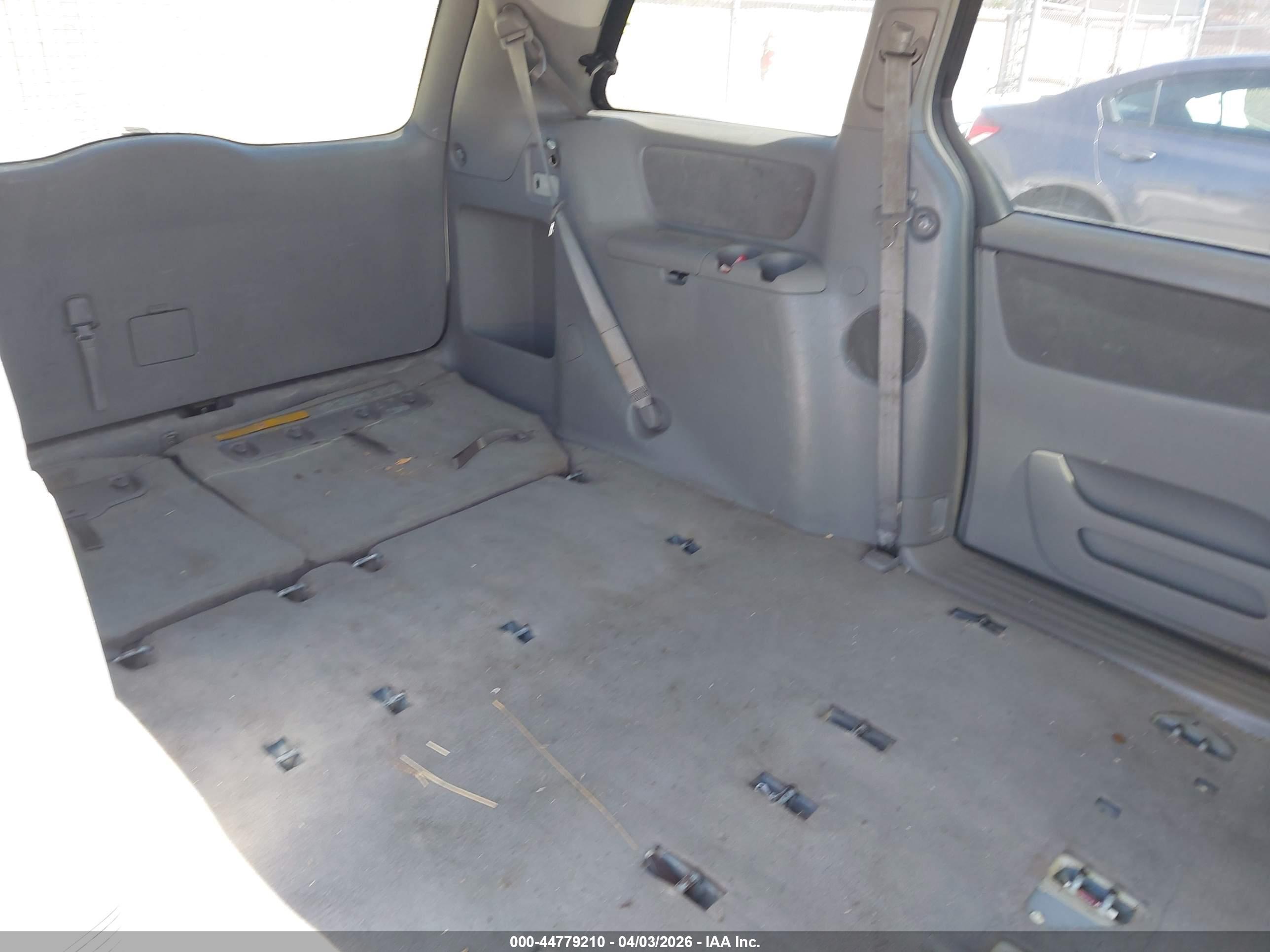 TOYOTA SIENNA image 8