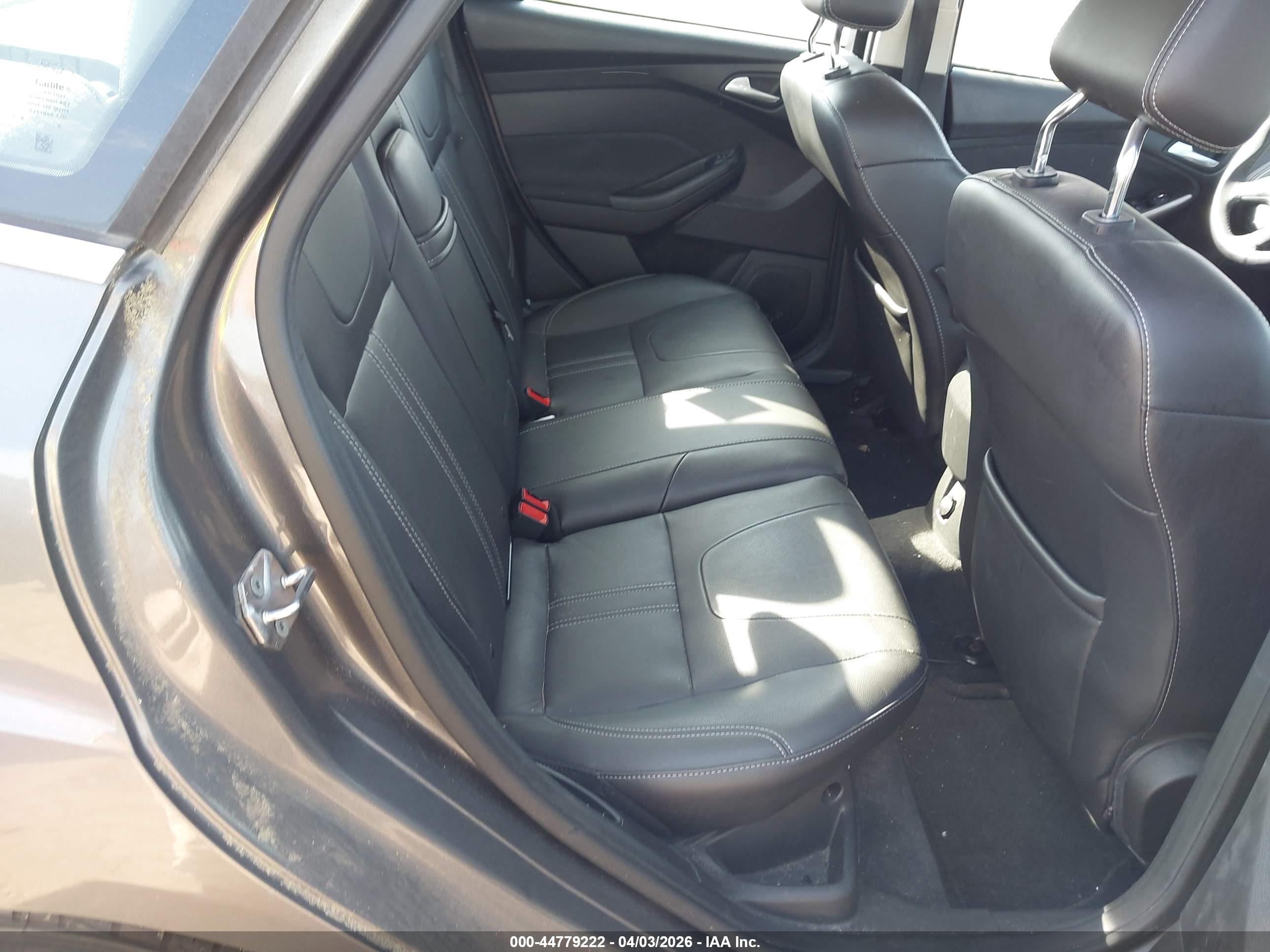 FORD FOCUS image 8
