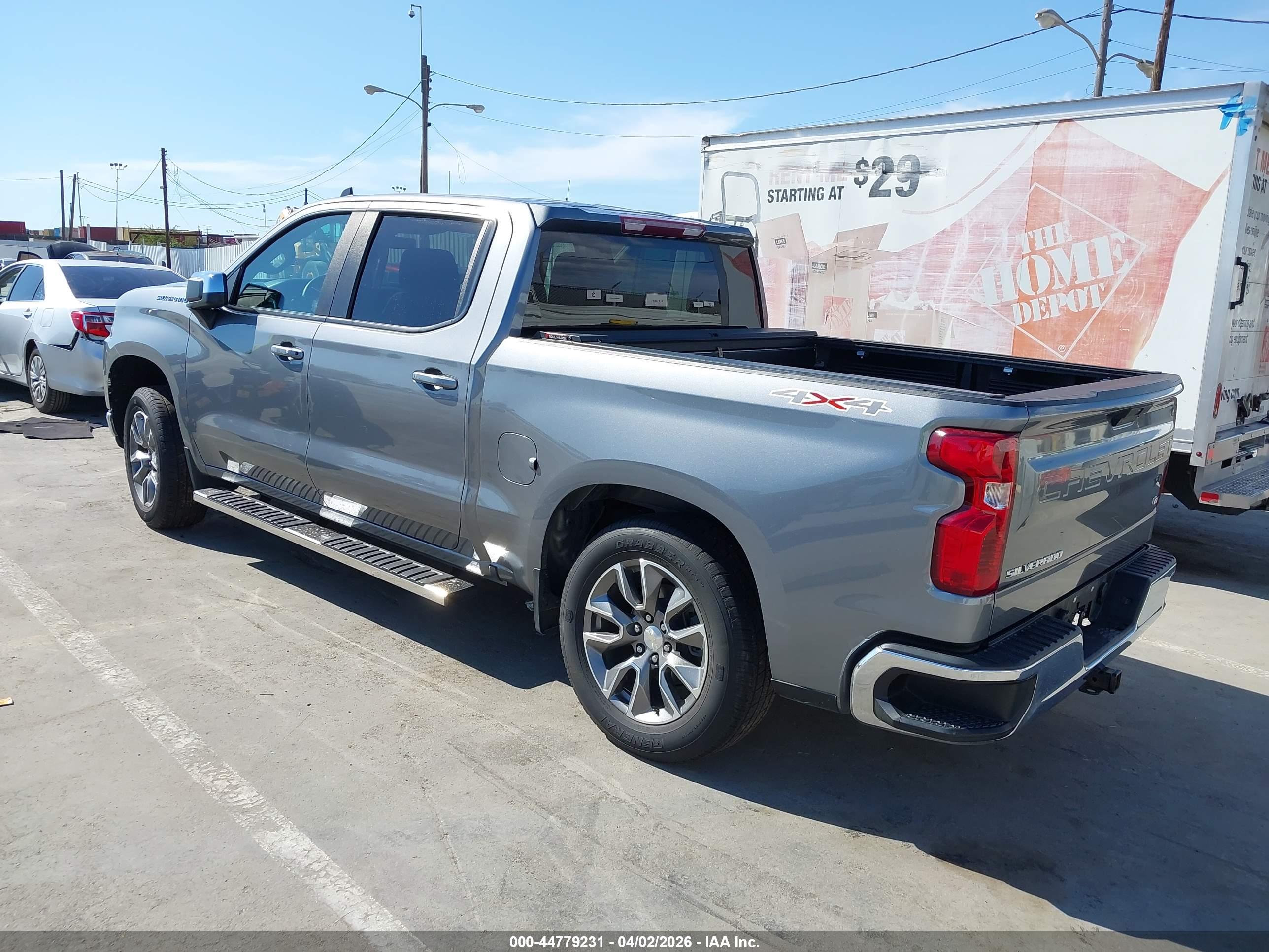 CHEVROLET SILVERADO image 3