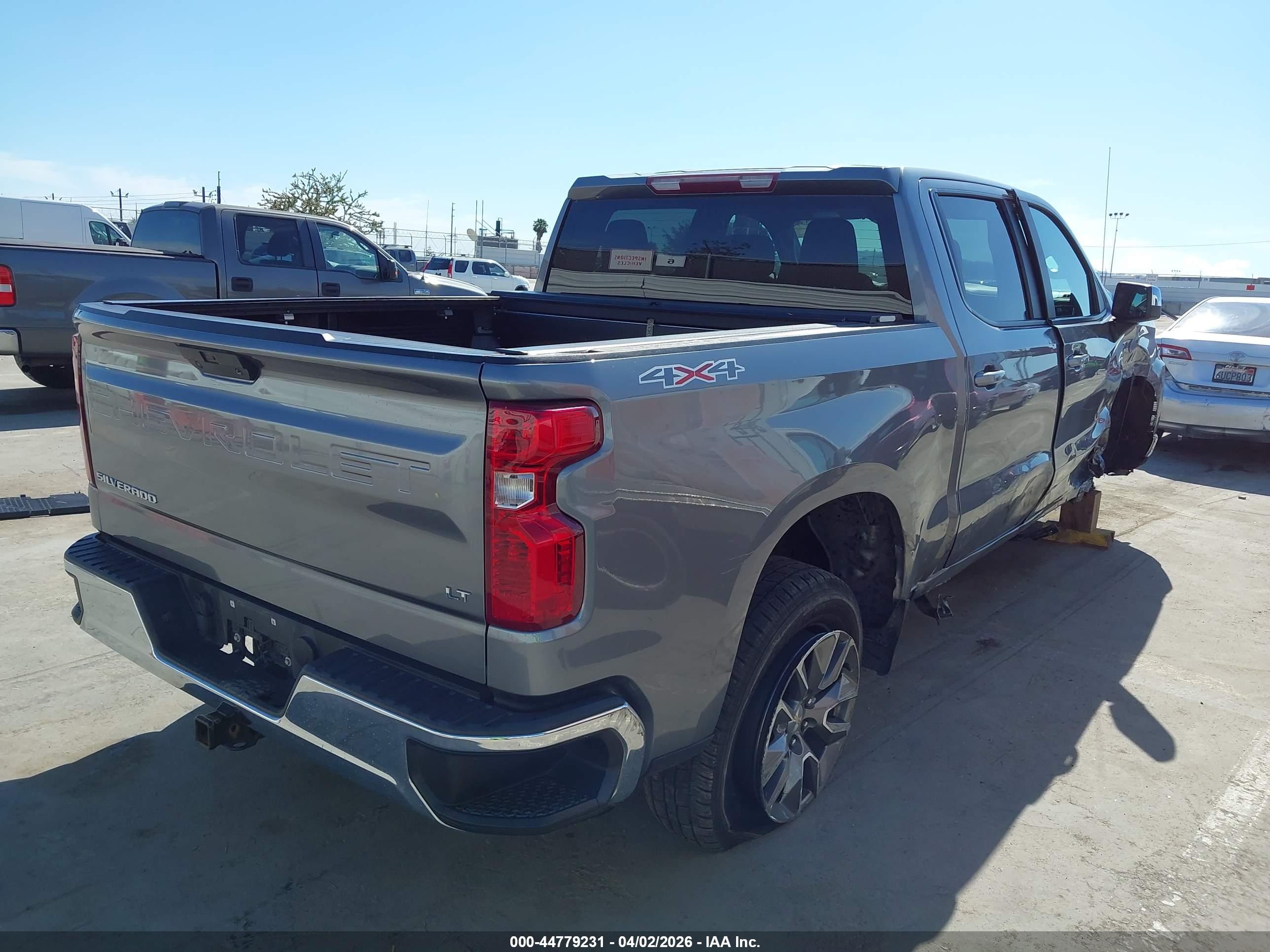 CHEVROLET SILVERADO image 4