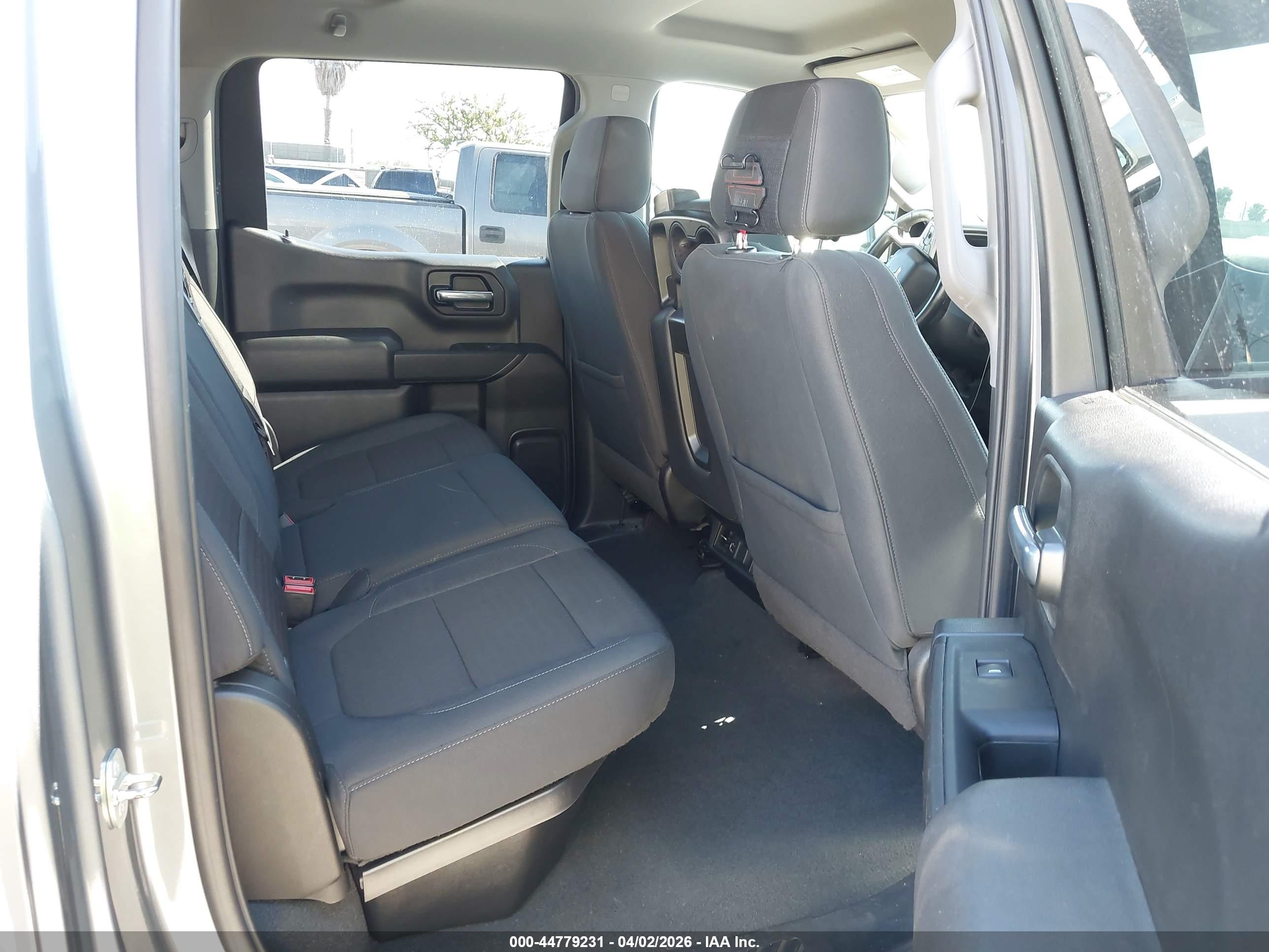 CHEVROLET SILVERADO image 8