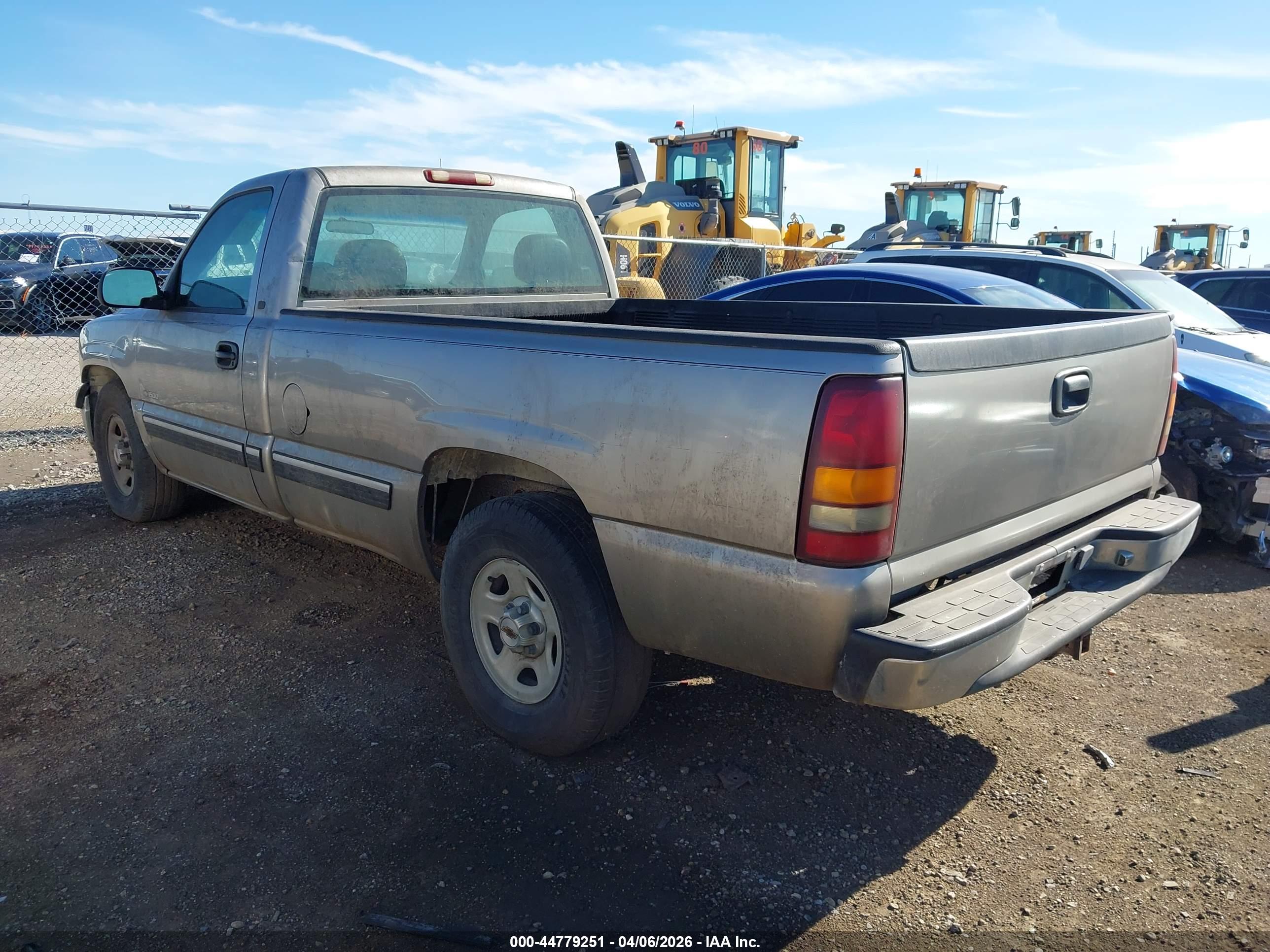CHEVROLET SILVERADO image 3