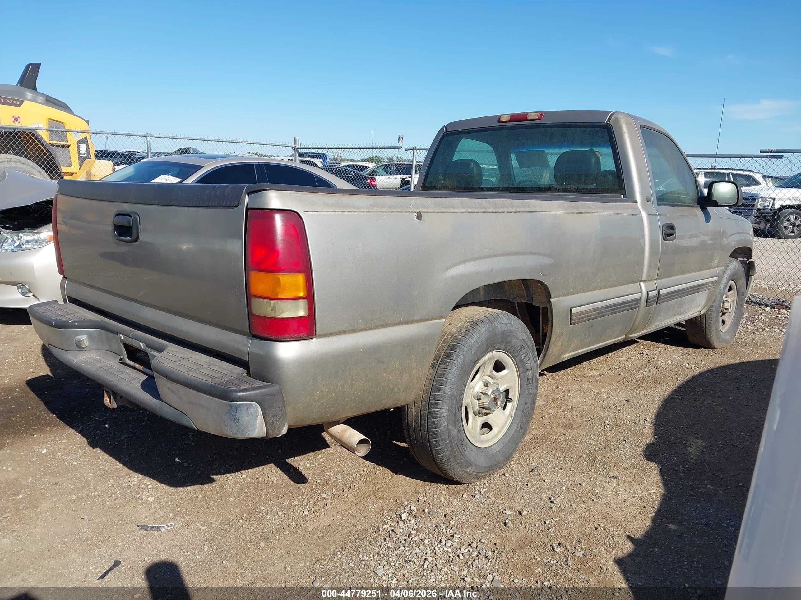 CHEVROLET SILVERADO image 4