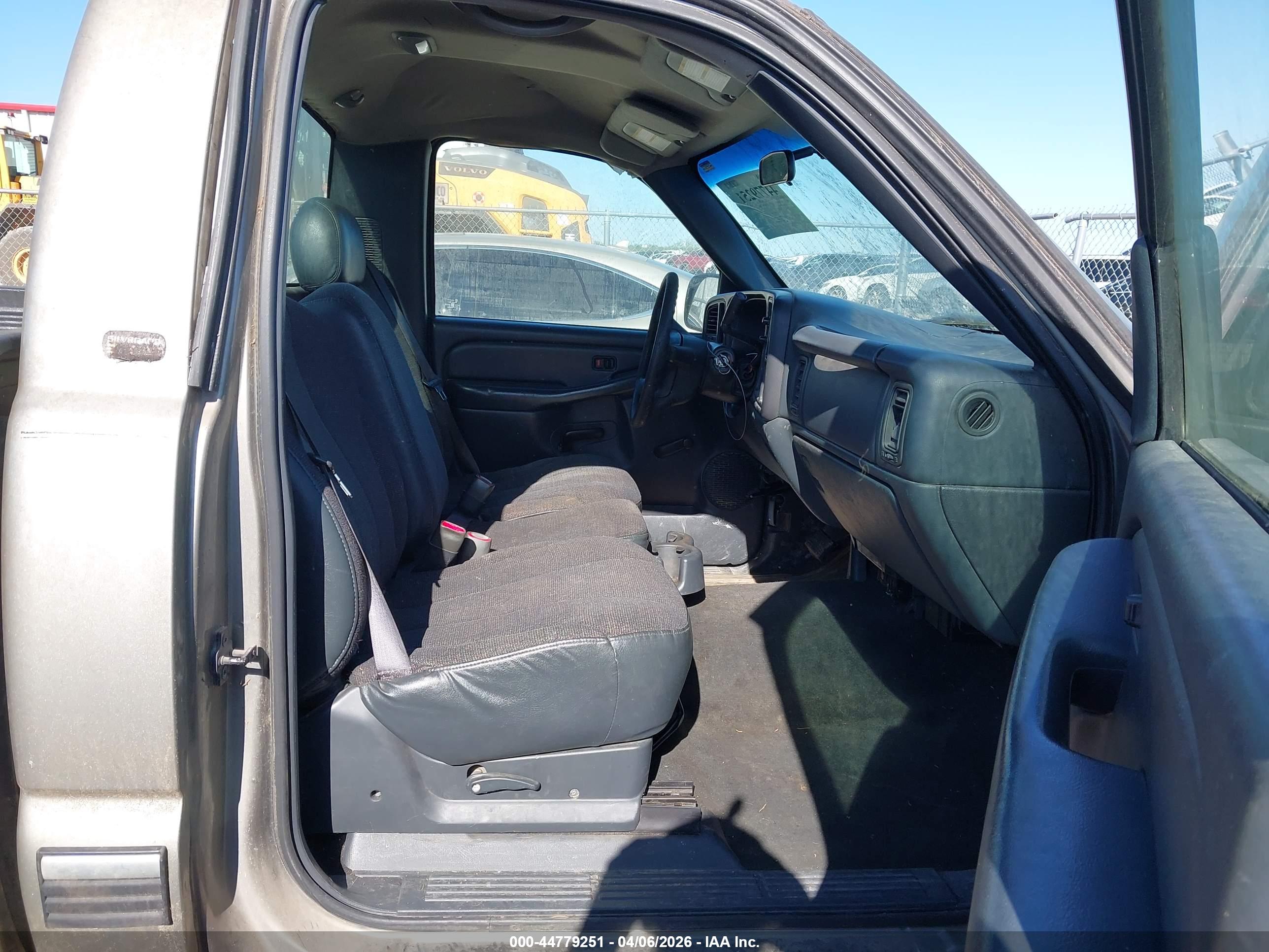 CHEVROLET SILVERADO image 5