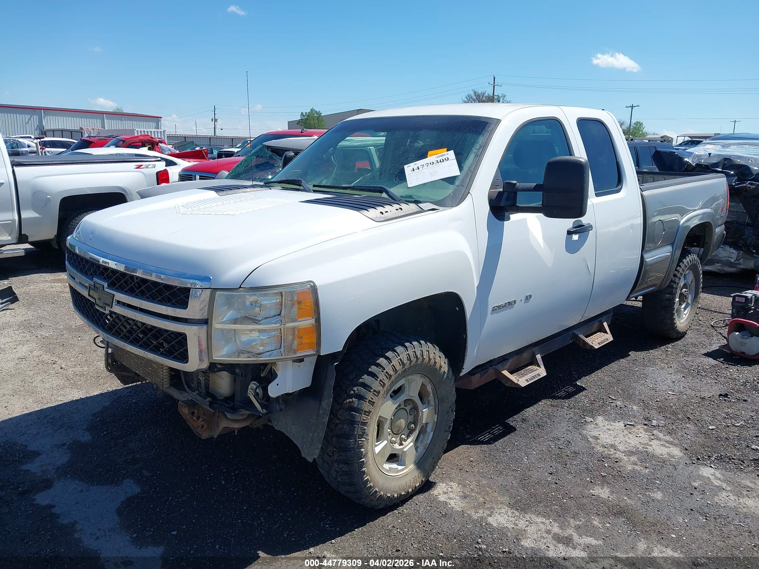 CHEVROLET SILVERADO image 2