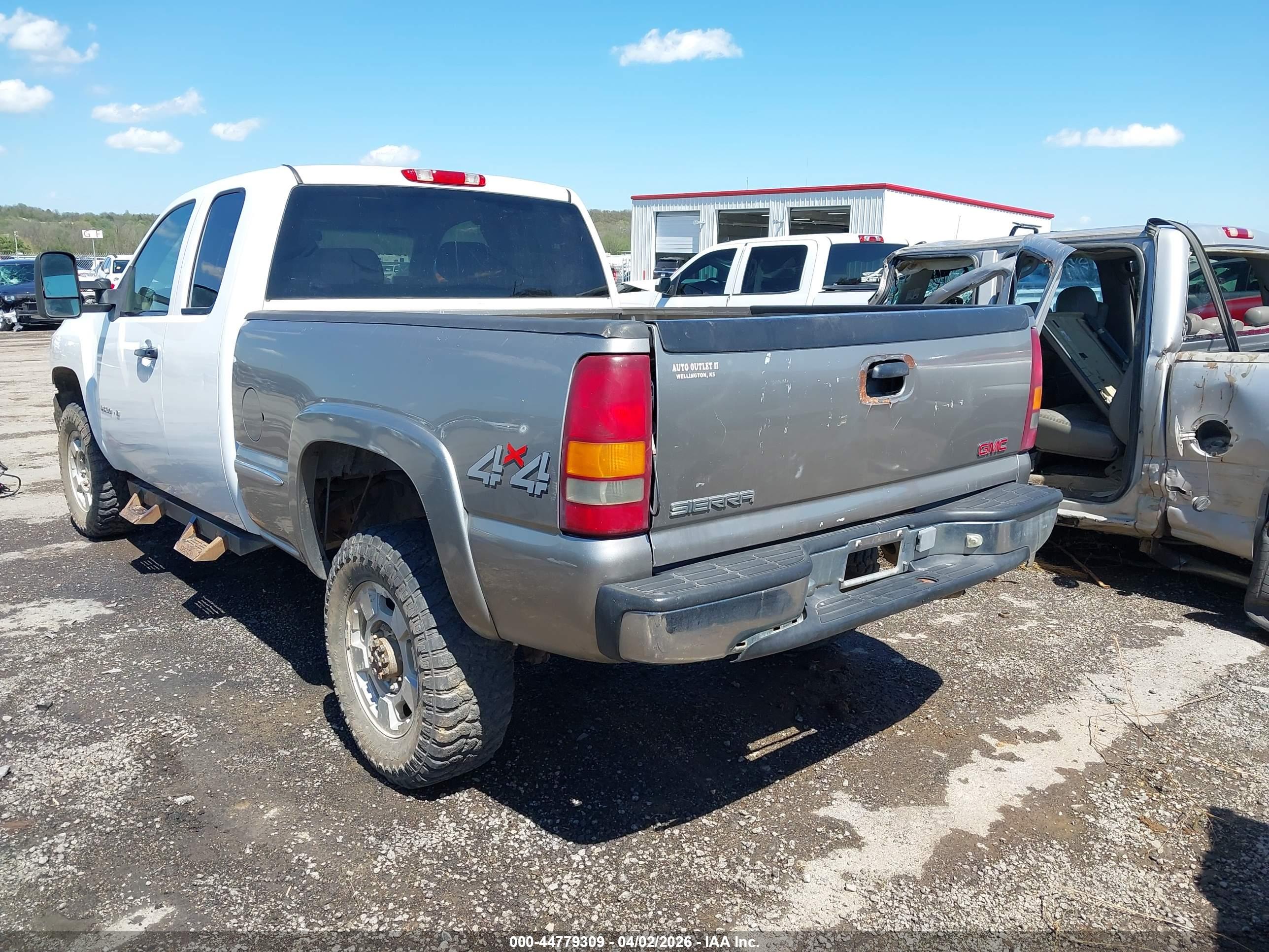 CHEVROLET SILVERADO image 3