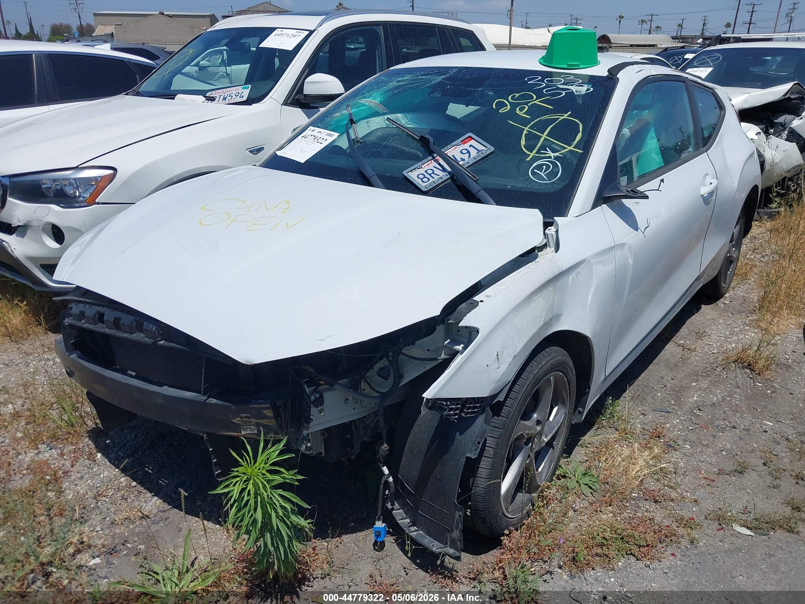 HYUNDAI VELOSTER image 2