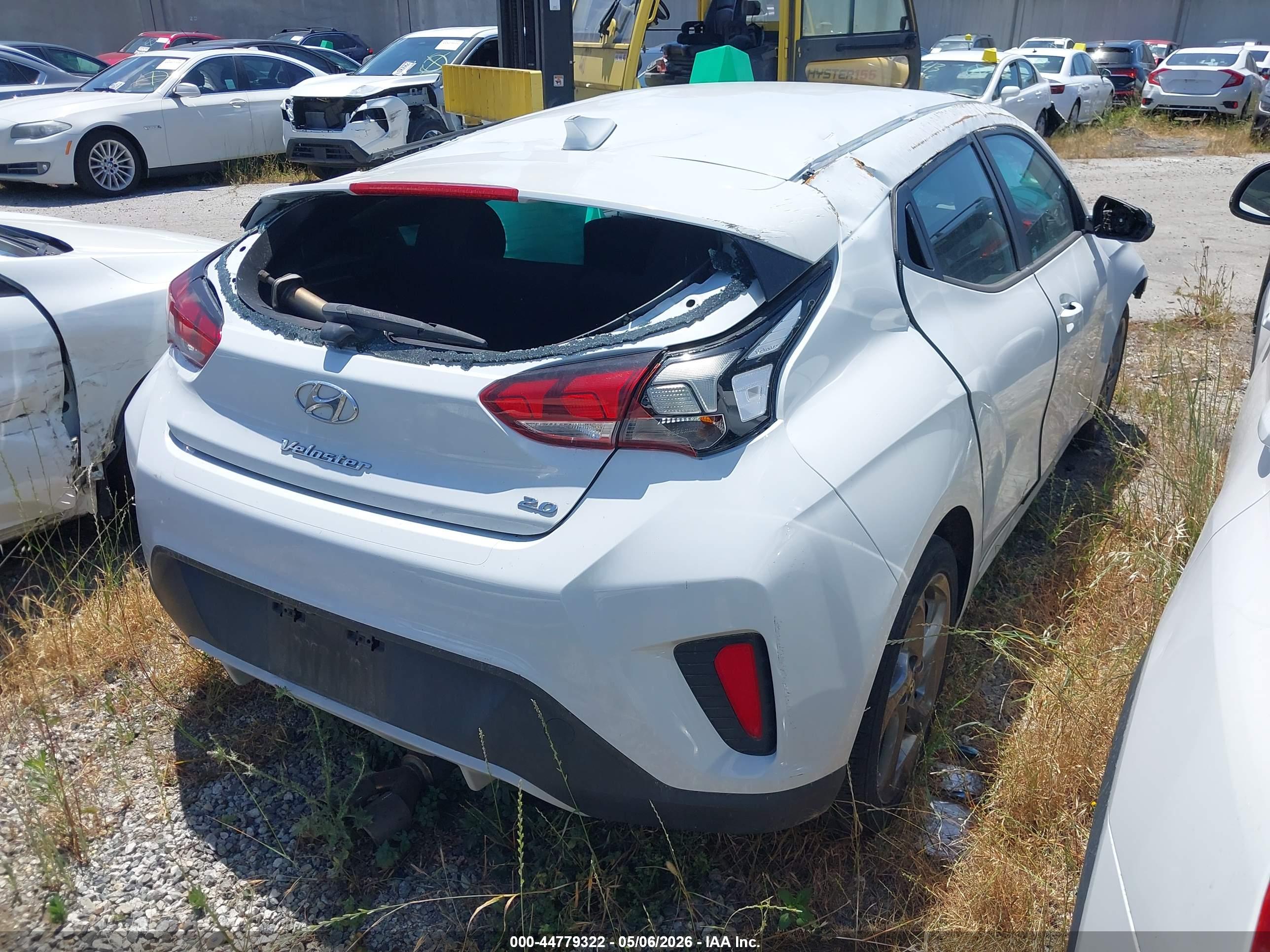 HYUNDAI VELOSTER image 4